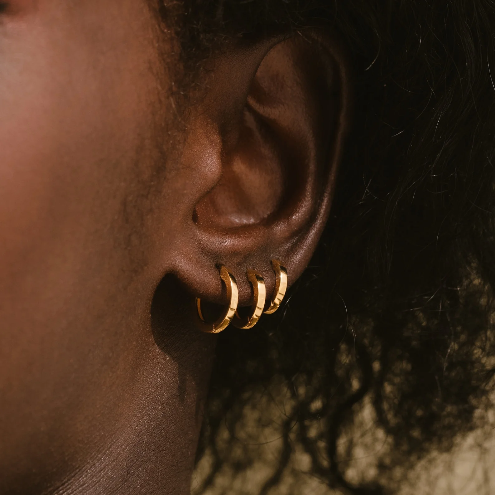 Editor Huggie Earrings Set - Image 5