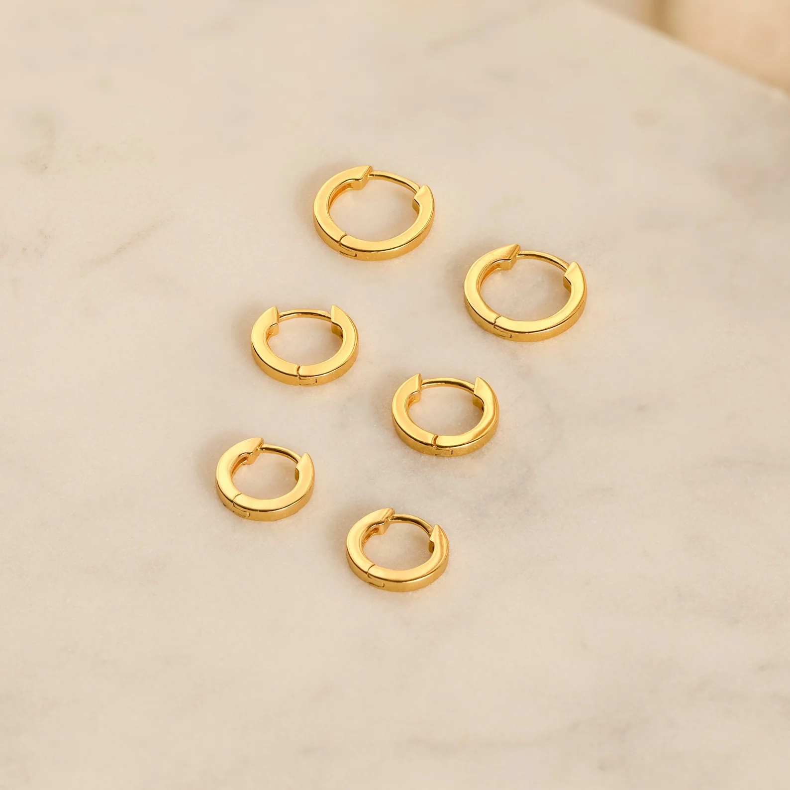 Editor Huggie Earrings Set - Image 8