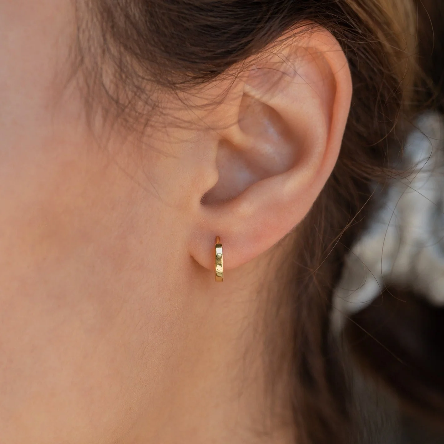 Editor III Huggies in 18K Gold - Image 2