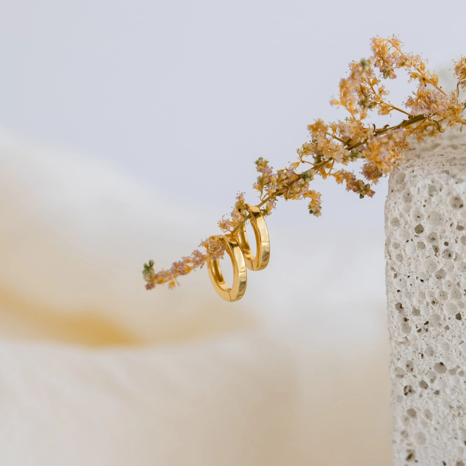 Editor III Huggies in 18K Gold - Image 3