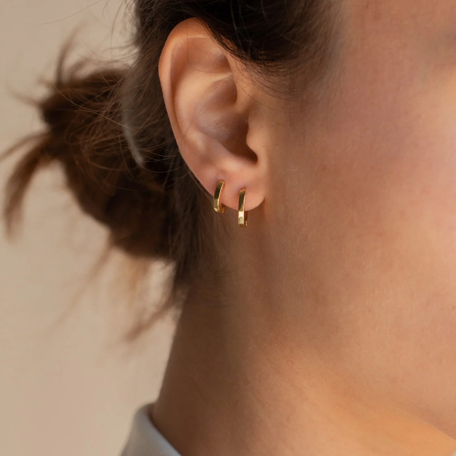 Editor III Huggies in 18K Gold - Image 4