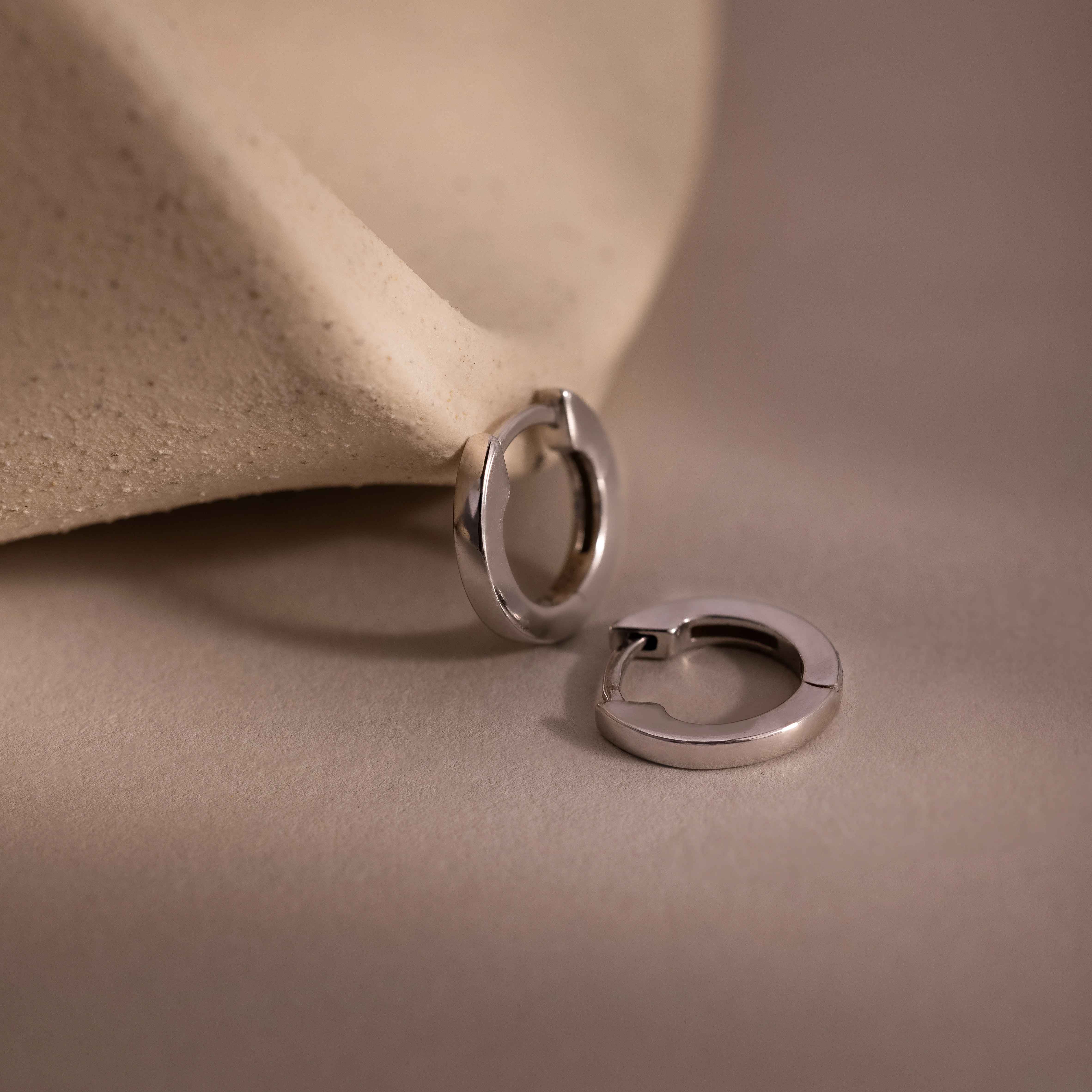 Editor III Huggies in Silver - Image 3