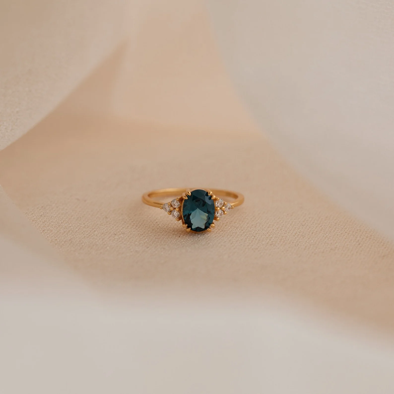 Elizabeth Blue Topaz Ring in 18K Gold - Image 3