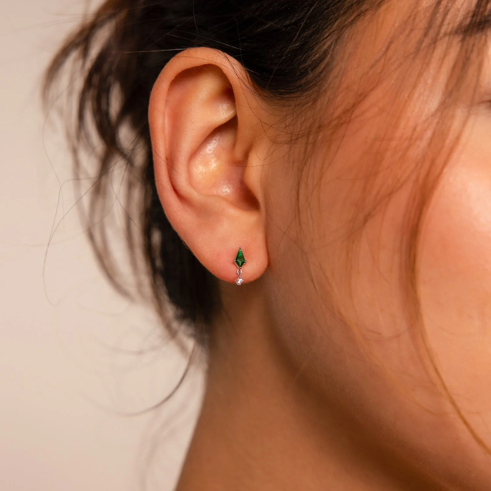Emerald Kite Drop Earrings - Image 5