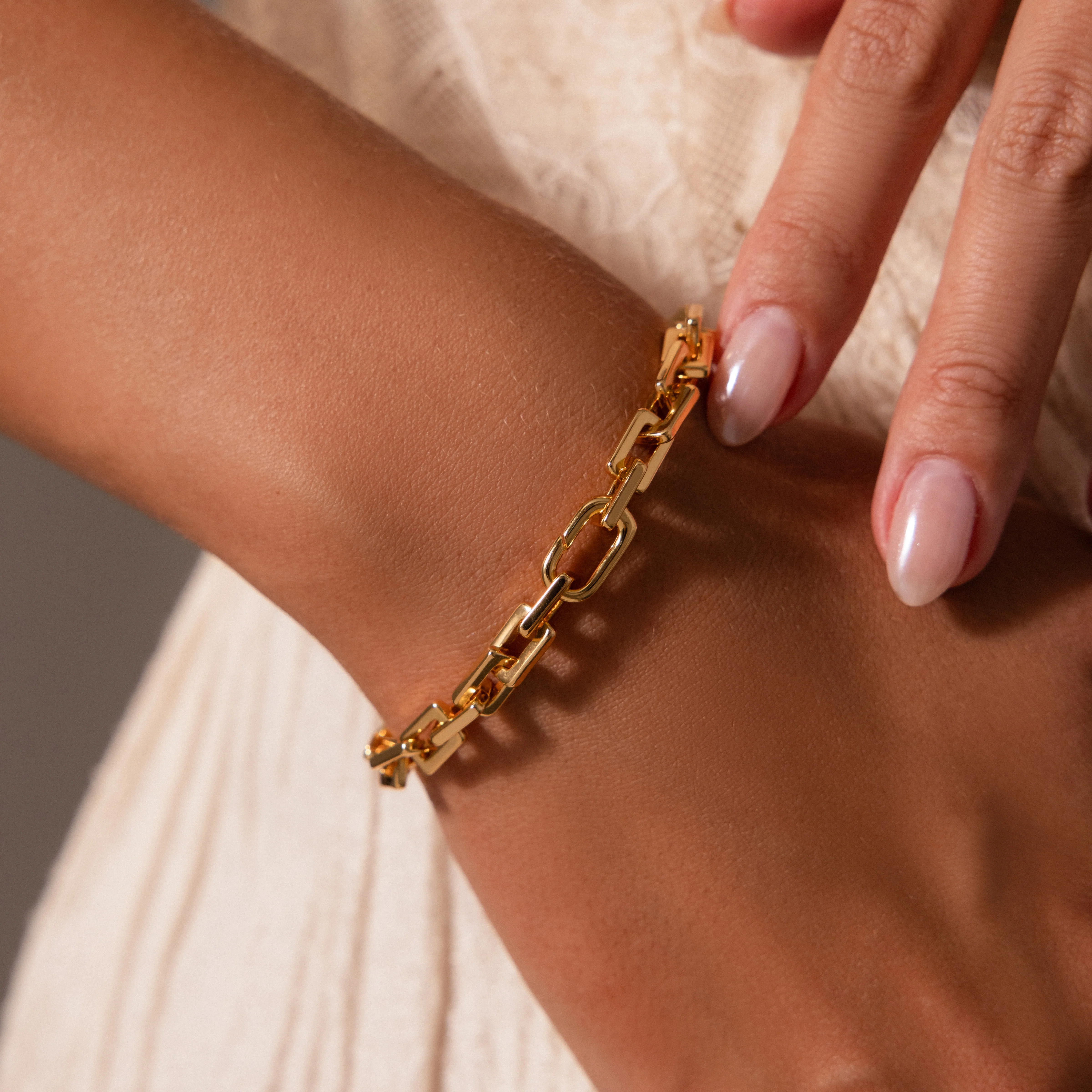 Eternal Link Bracelet in 18K Gold - Image 2