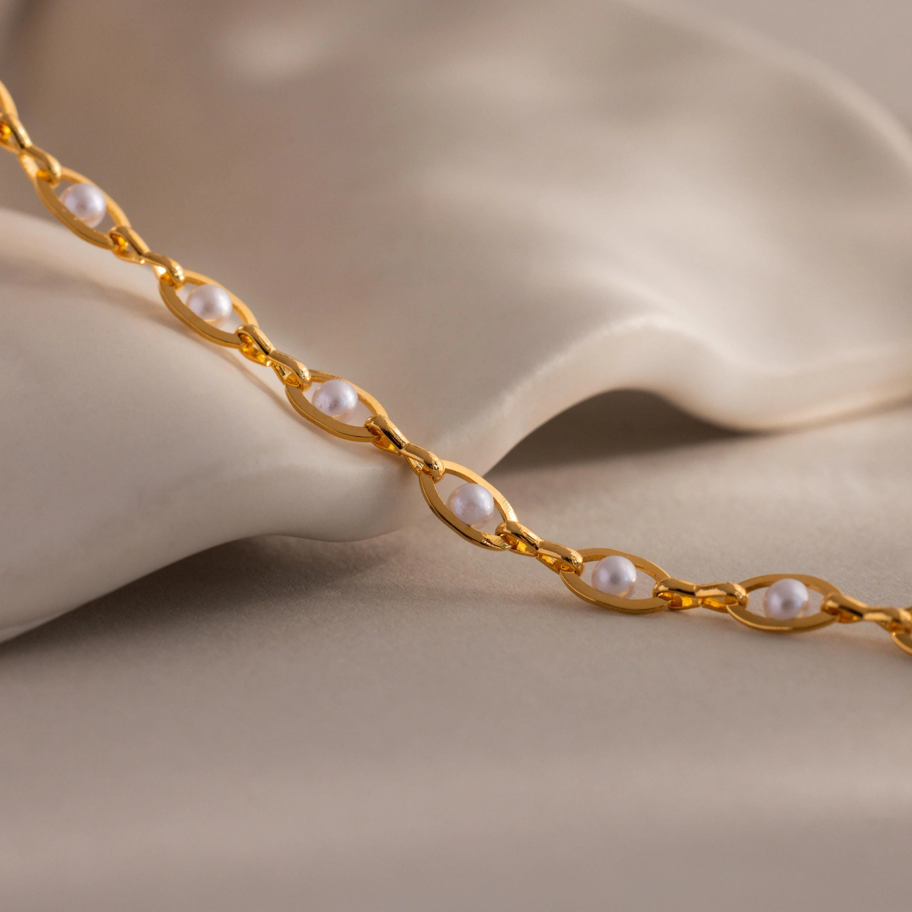 Eternity Pearl Anklet in 18K Gold - Image 3