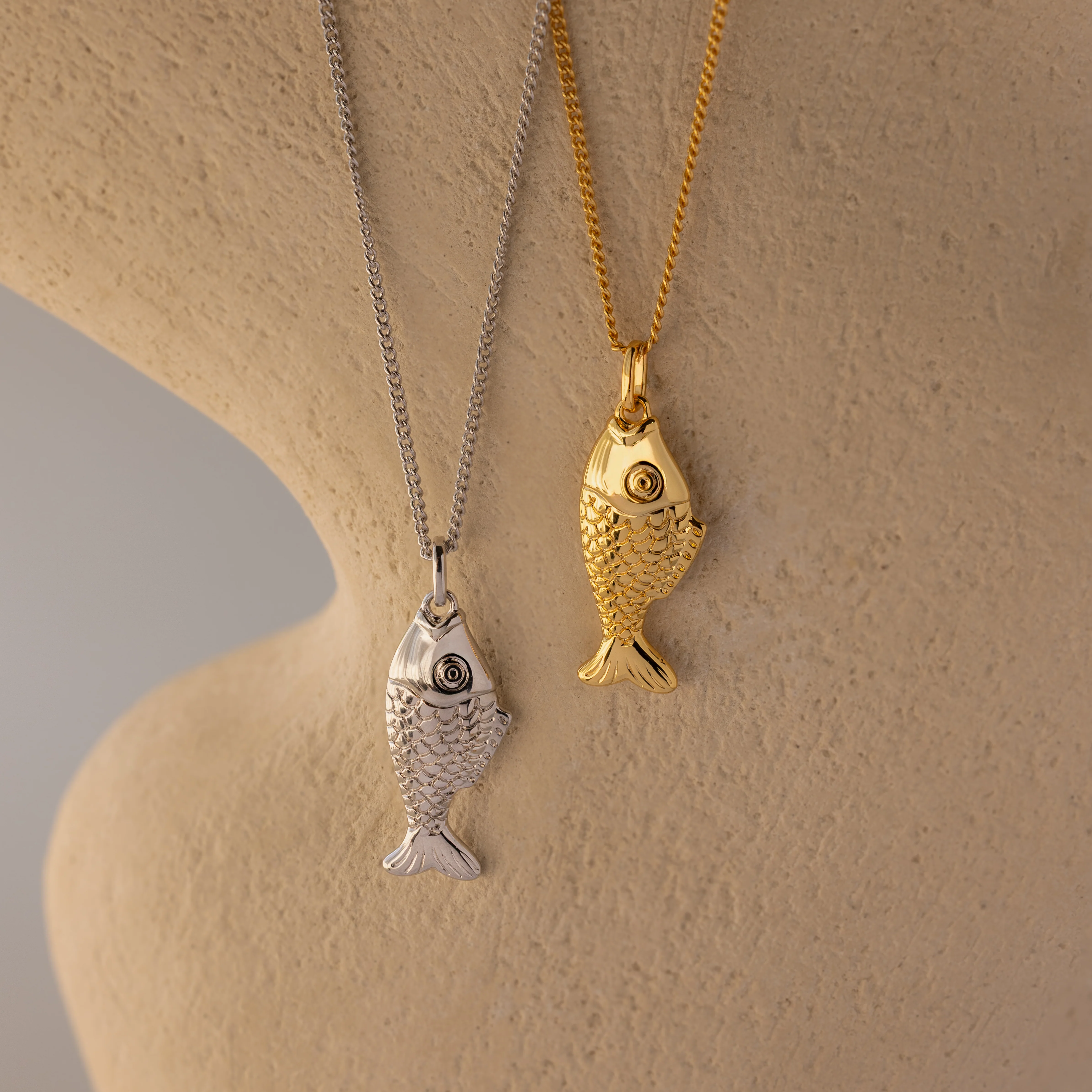 Fish Pendant Necklace in 18K Gold - Image 5