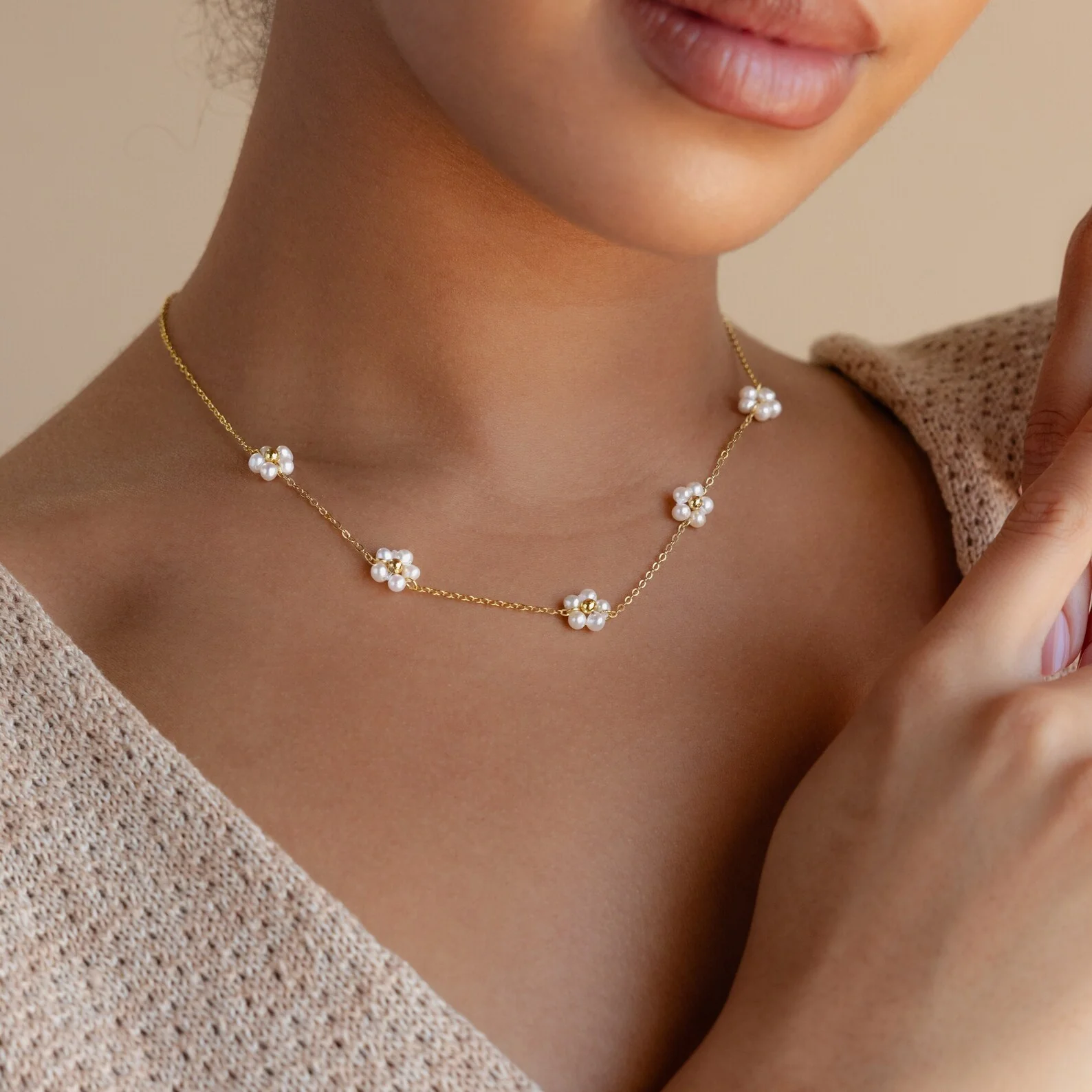 Flower Pearl Station Necklace in 18K Gold - Image 2