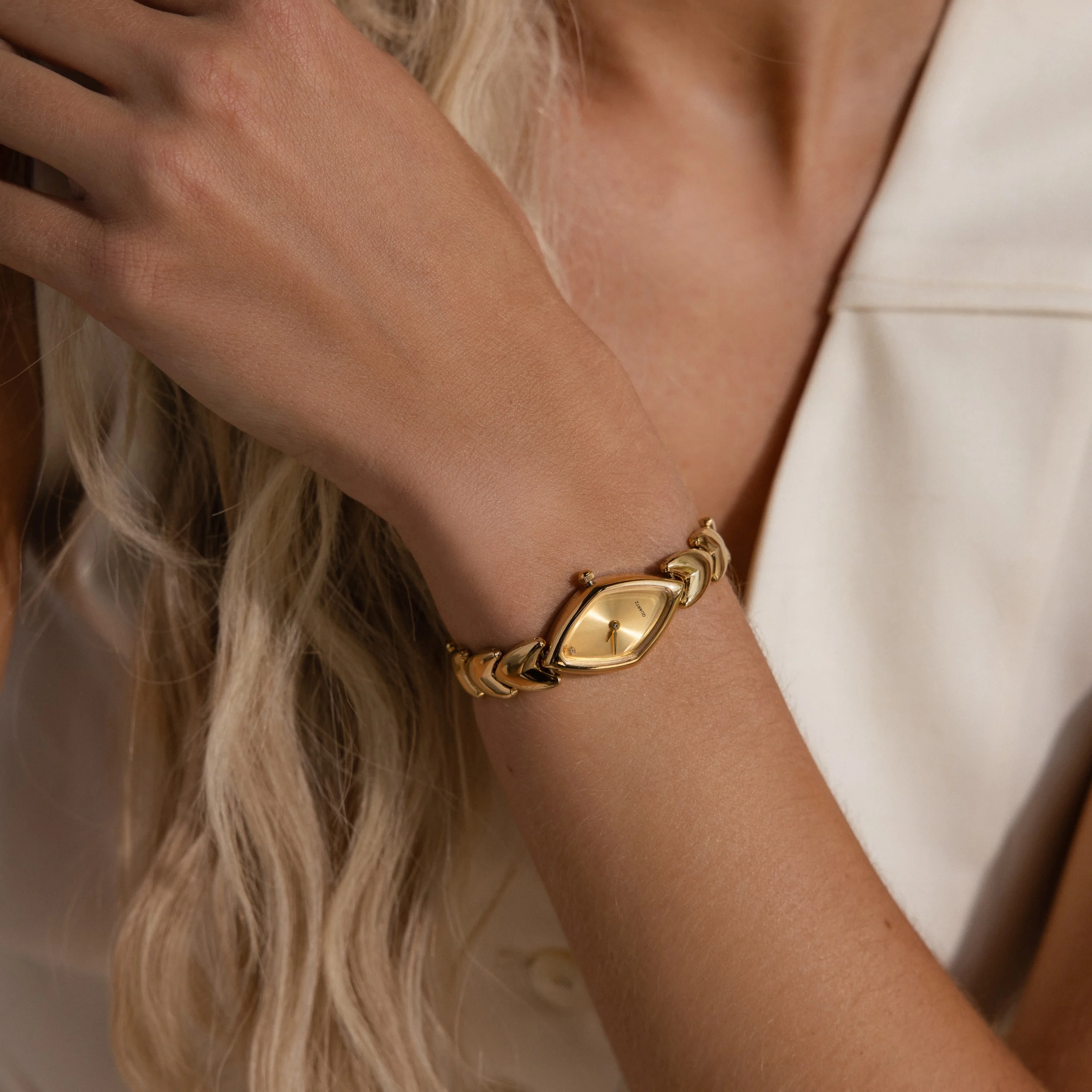 Geometric Oval Timepiece - Image 3