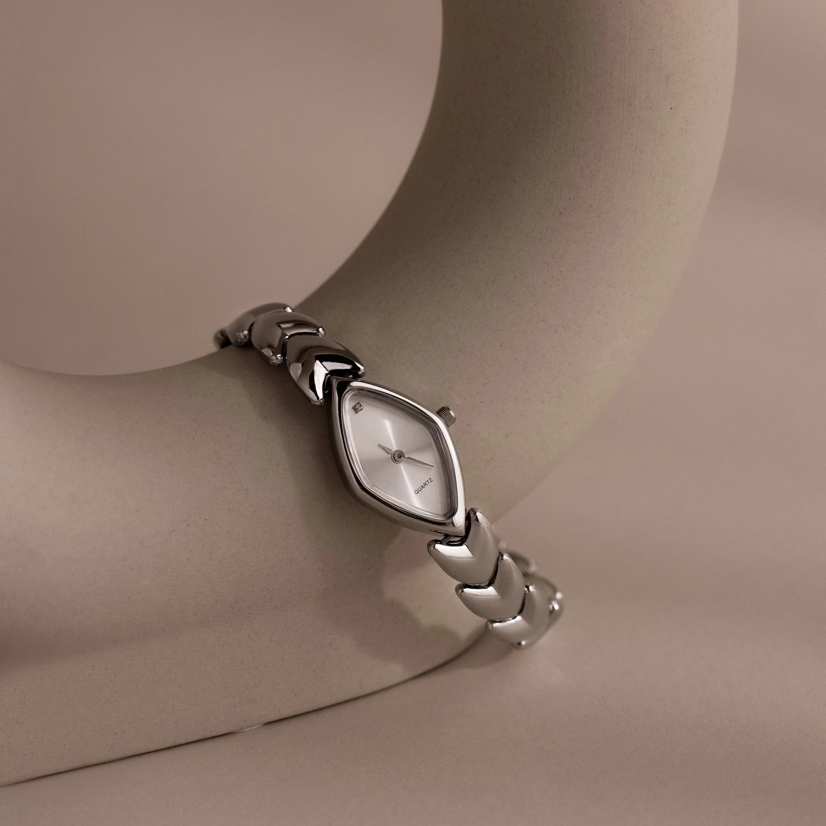 Geometric Oval Timepiece - Image 6