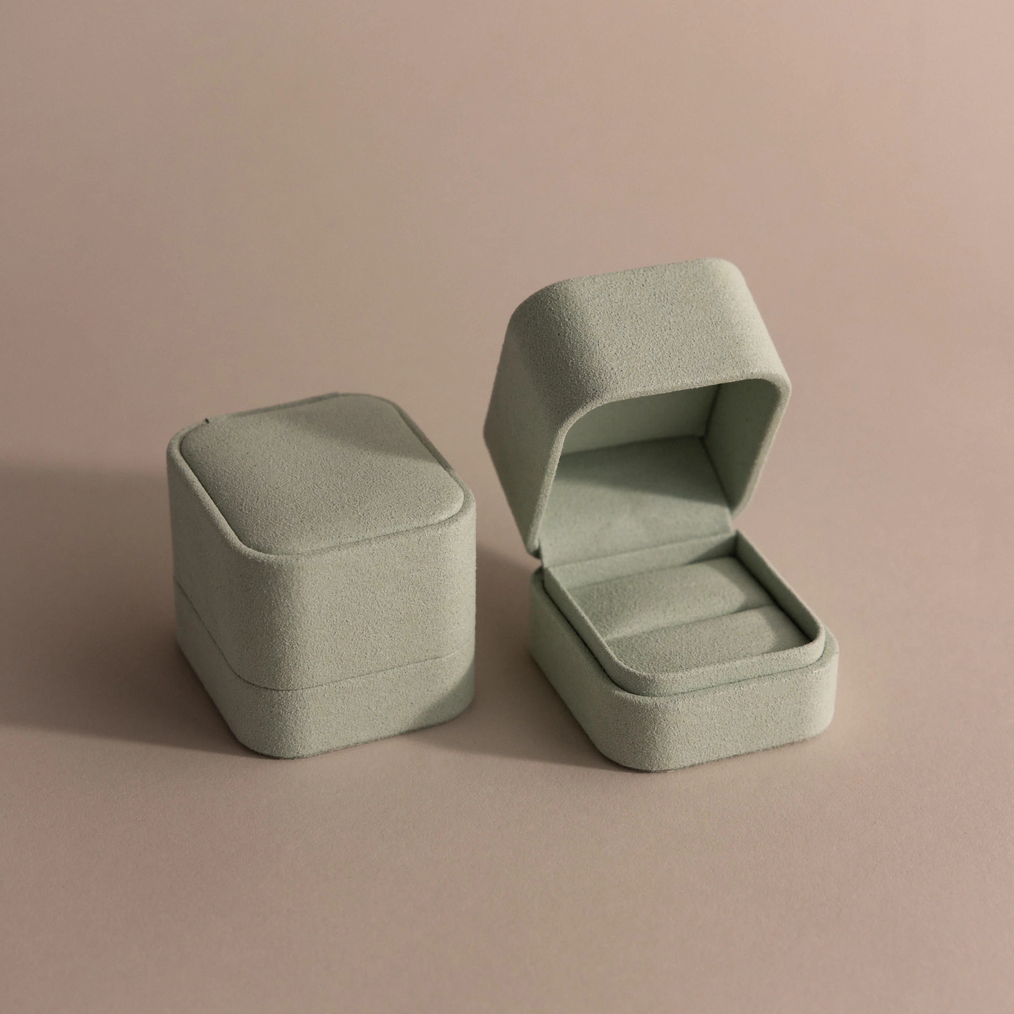 Green Suede Ring Box - Image 2