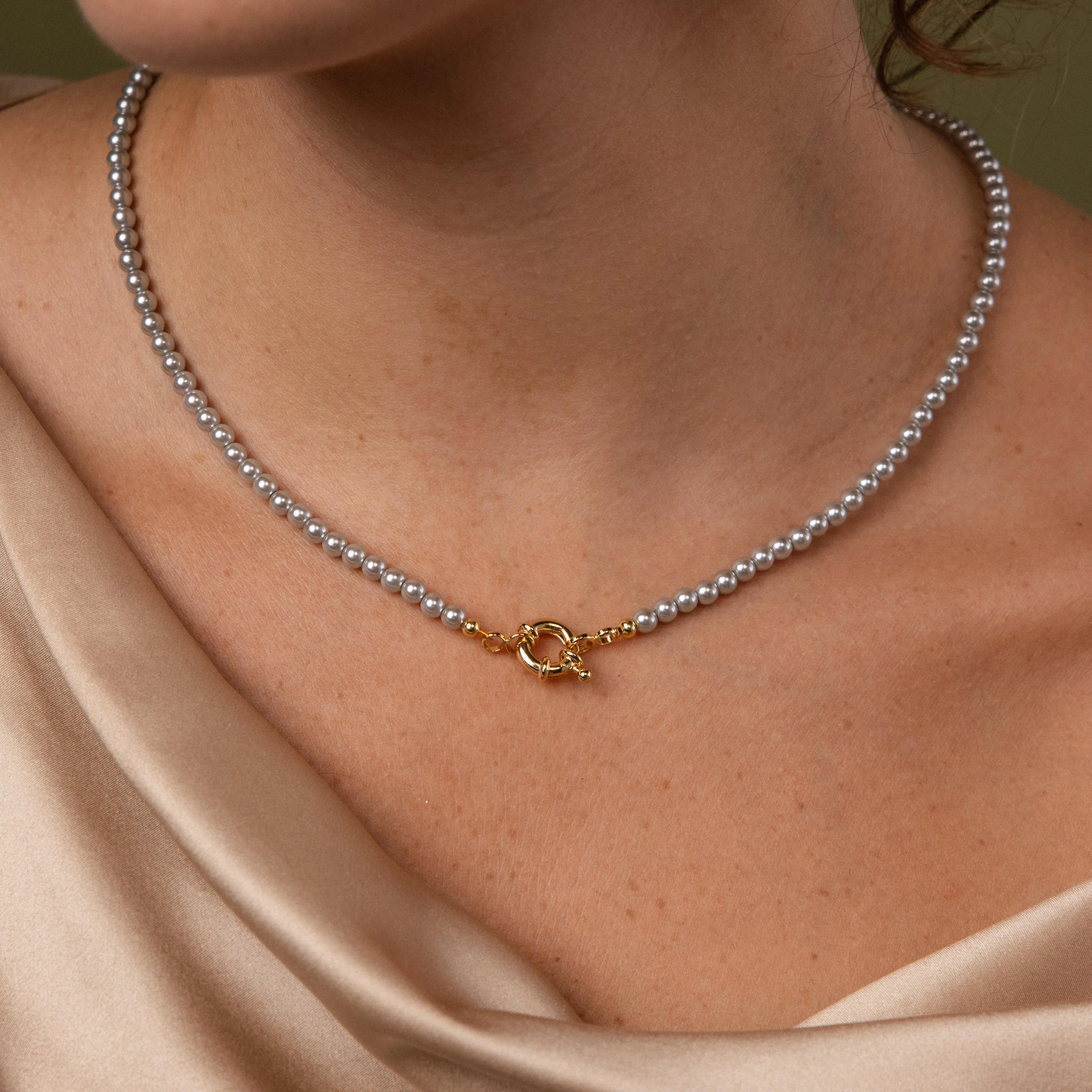 Grey Pearl Charm Necklace in 18K Gold - Image 2