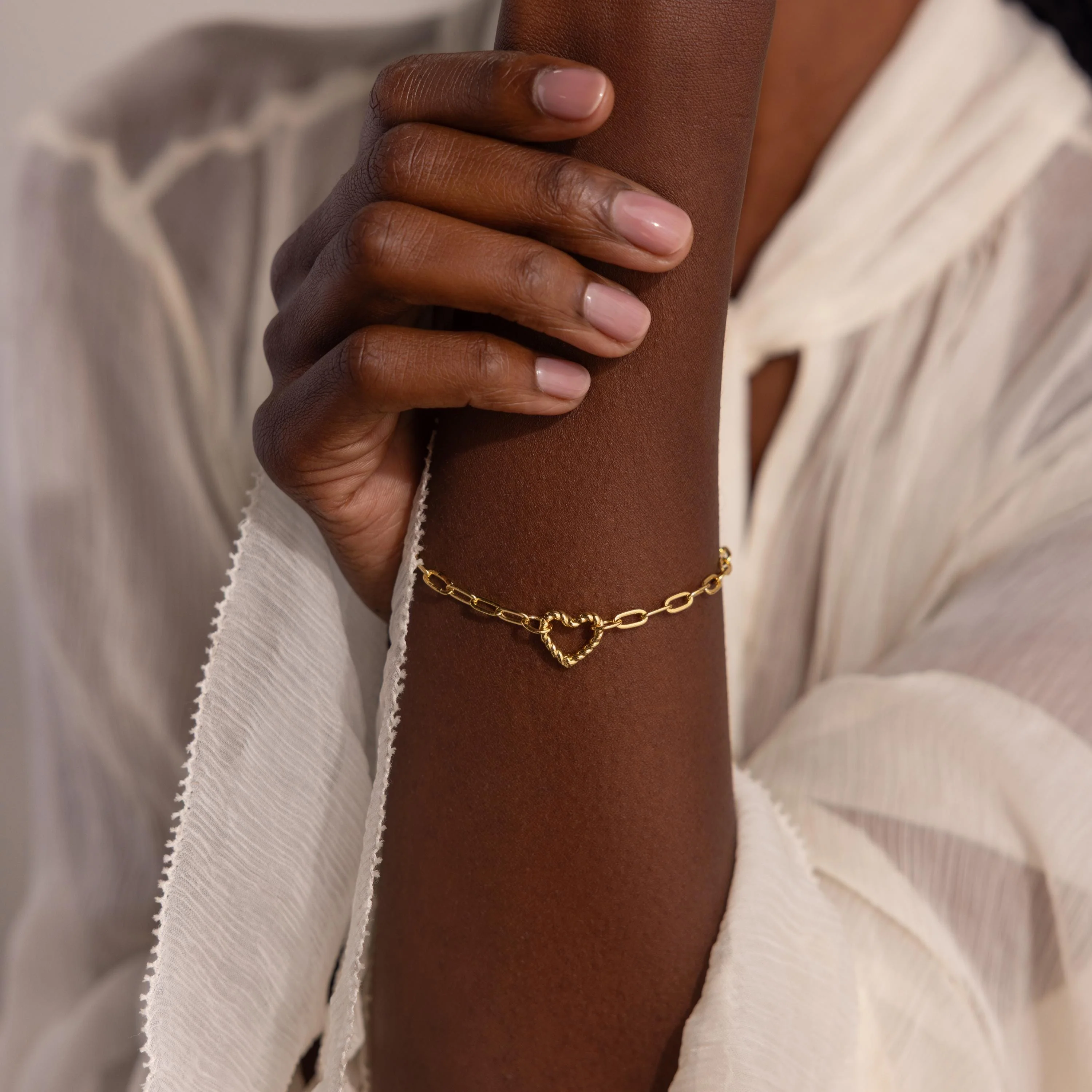 Heart Carabiner Paperclip Bracelet in 18K Gold - Image 2