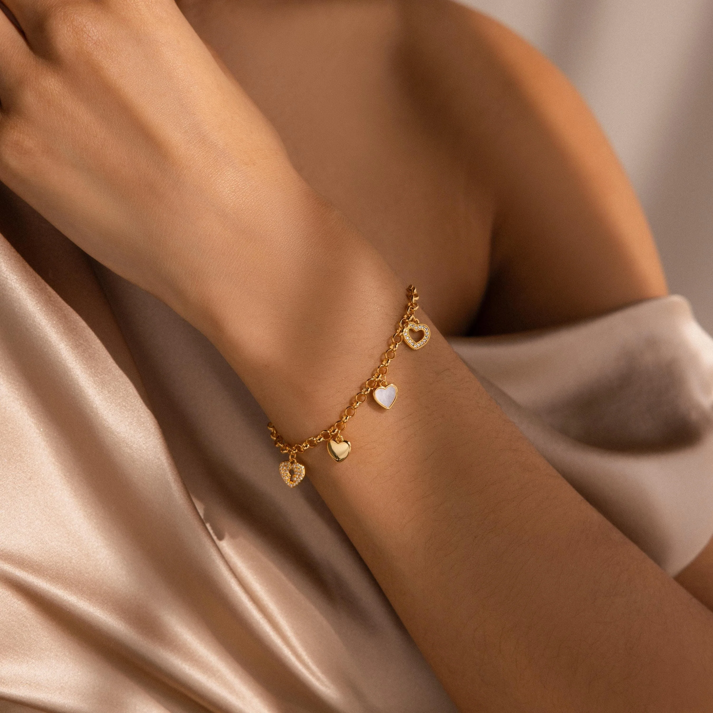 Heart Charm Bracelet in 18K Gold - Image 2