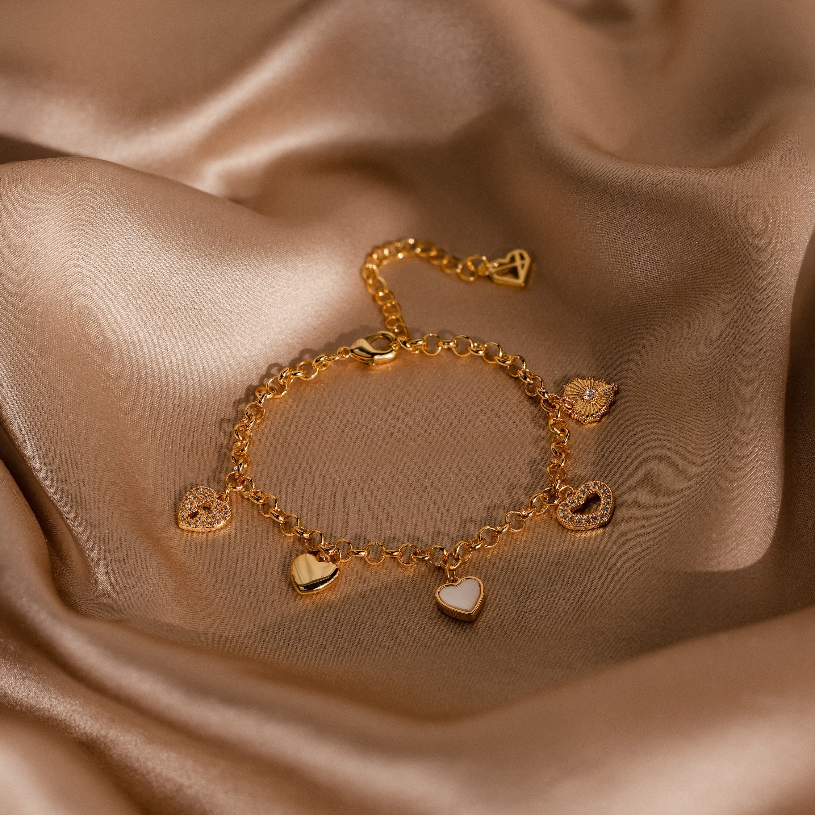 Heart Charm Bracelet in 18K Gold - Image 7