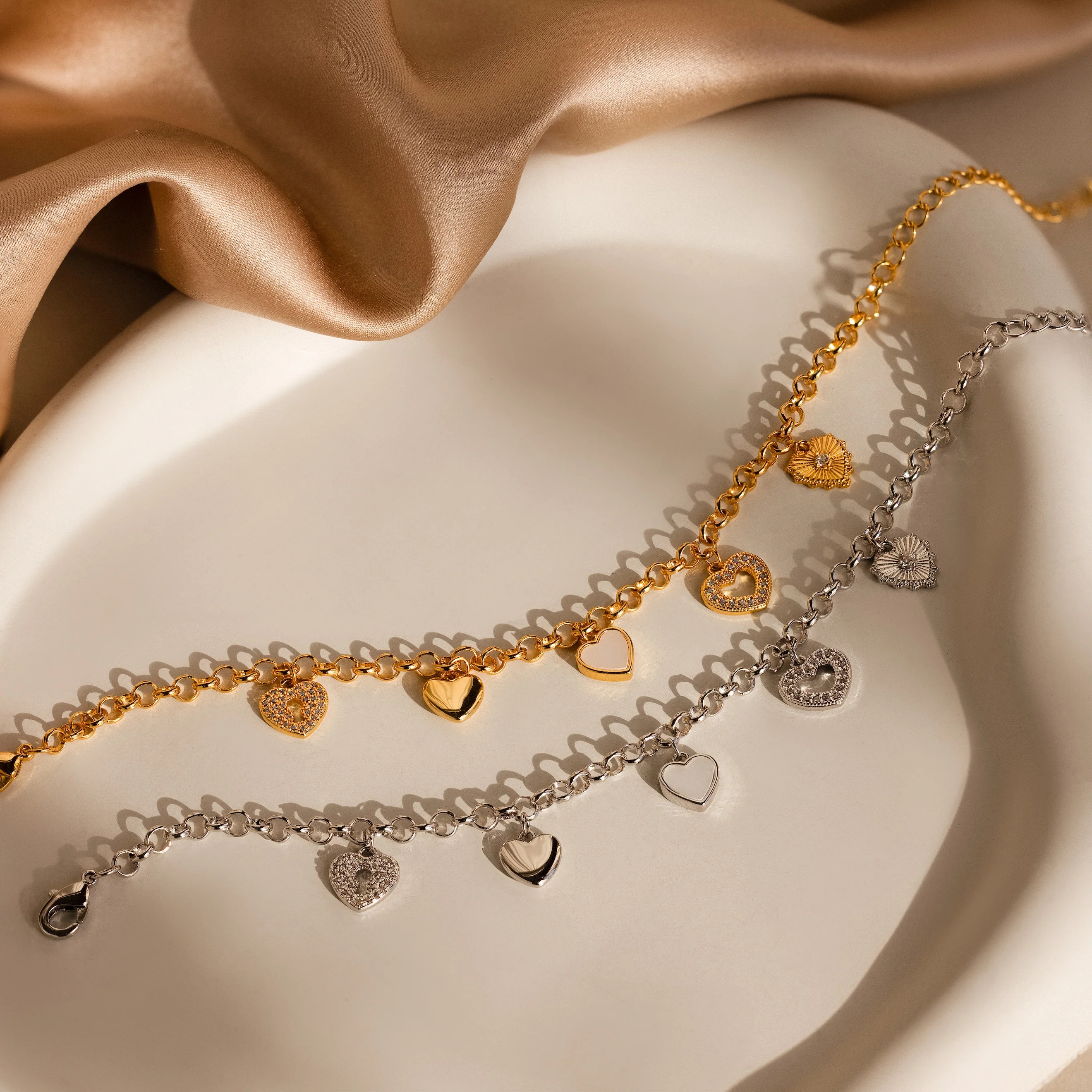 Heart Charm Bracelet in 18K Gold - Image 5