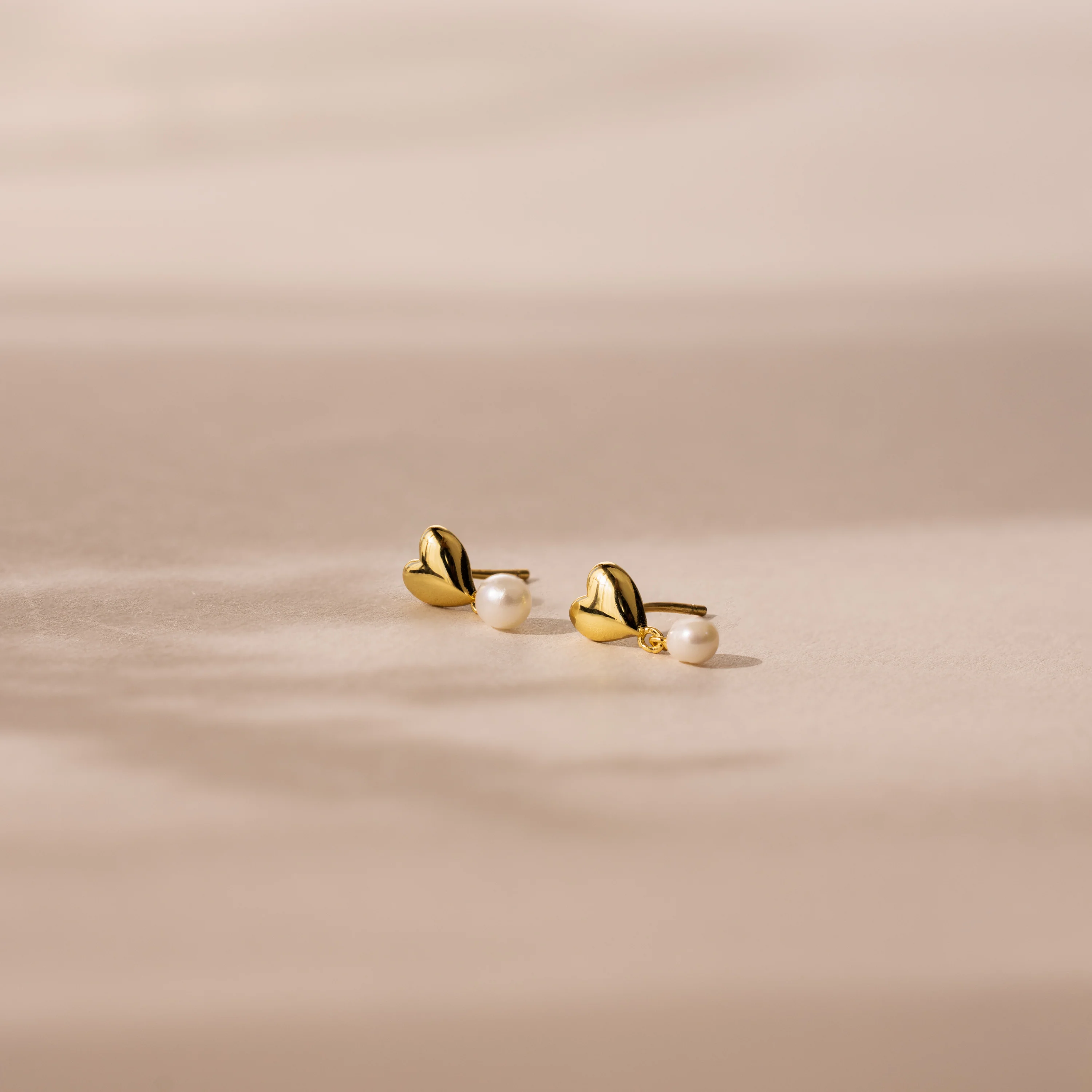Heart Pearl Drop Earrings in 18K Gold - Image 5
