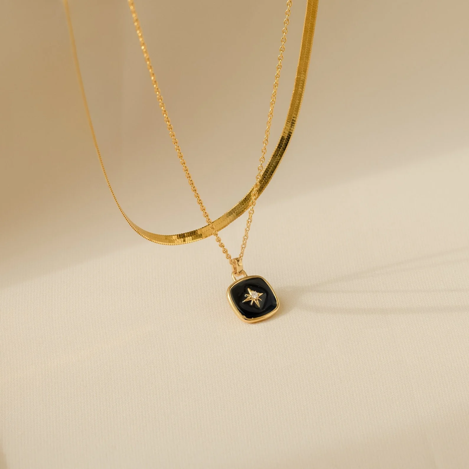 Hermoine Pendant Necklace - Image 5
