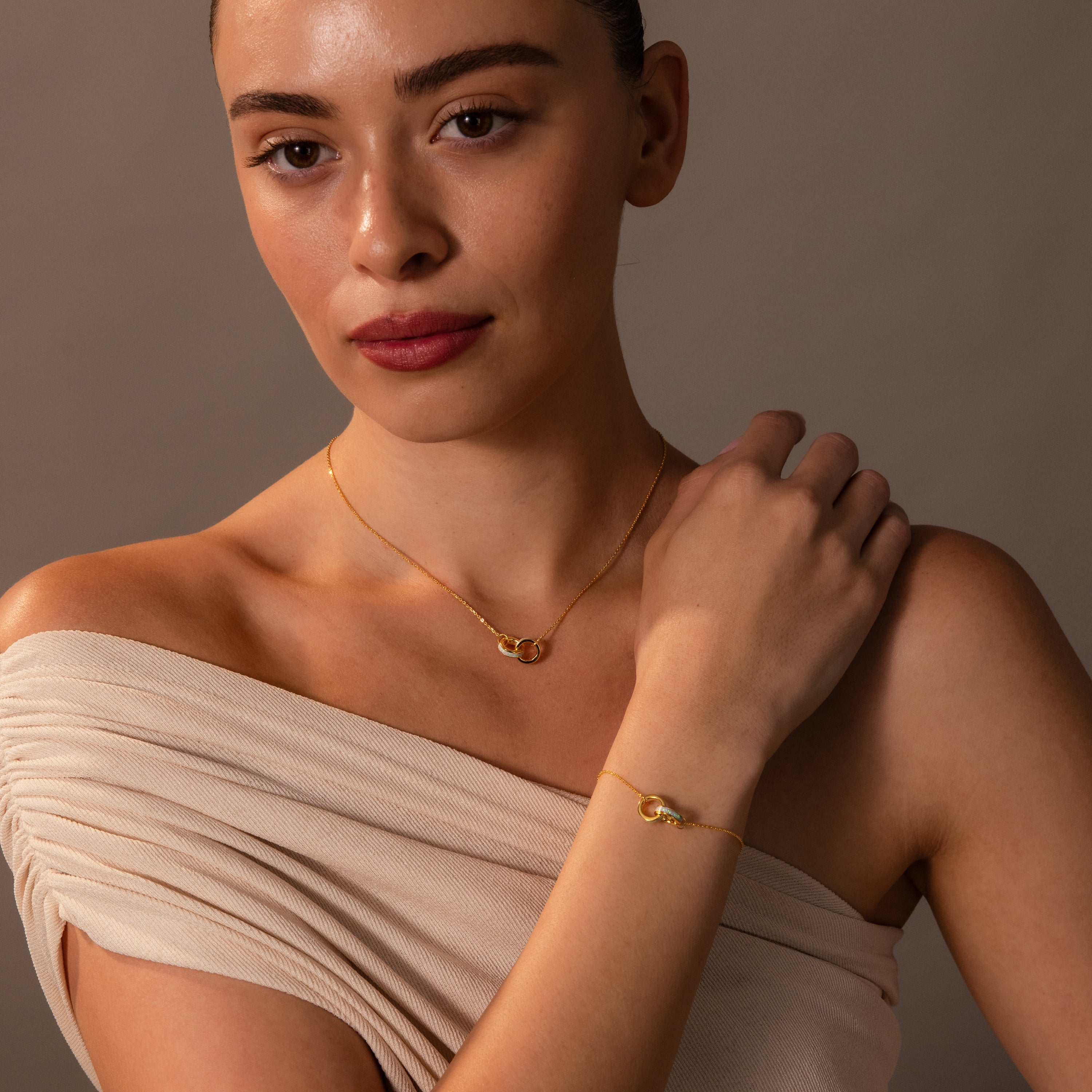 Interlocking Opal Inlay Necklace and Bracelet Set in 18K Gold - Image 8