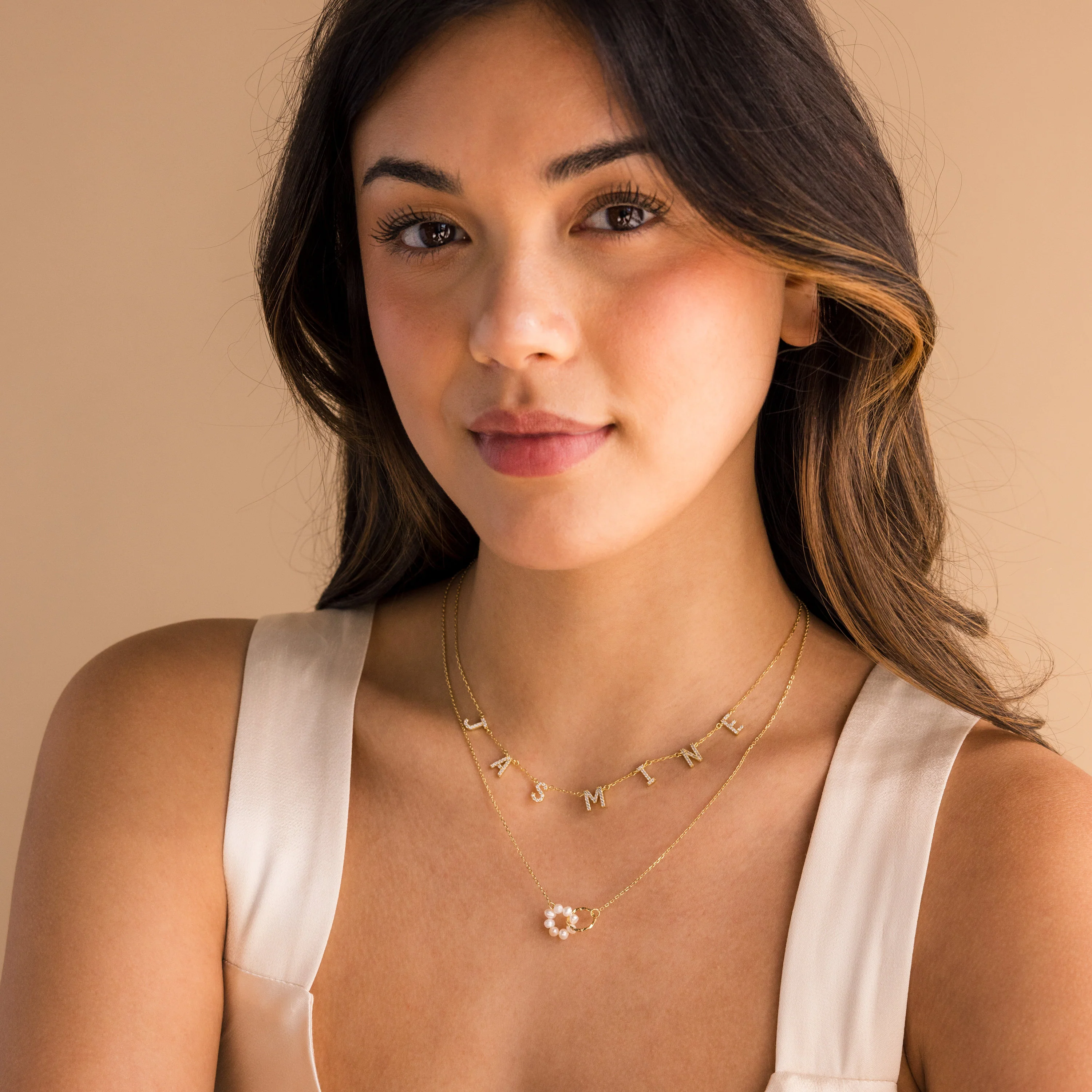 Interlocking Pearl Necklace in 18K Gold - Image 6