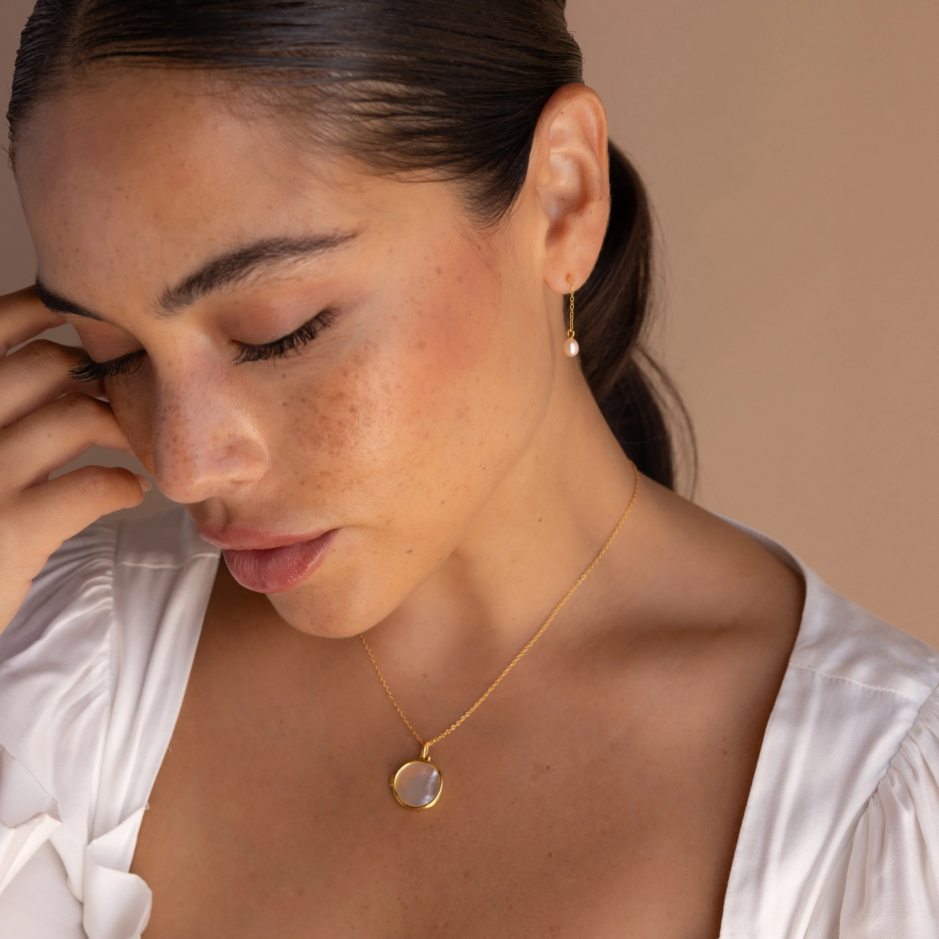 Isha Pink Pearl Earrings - Image 6