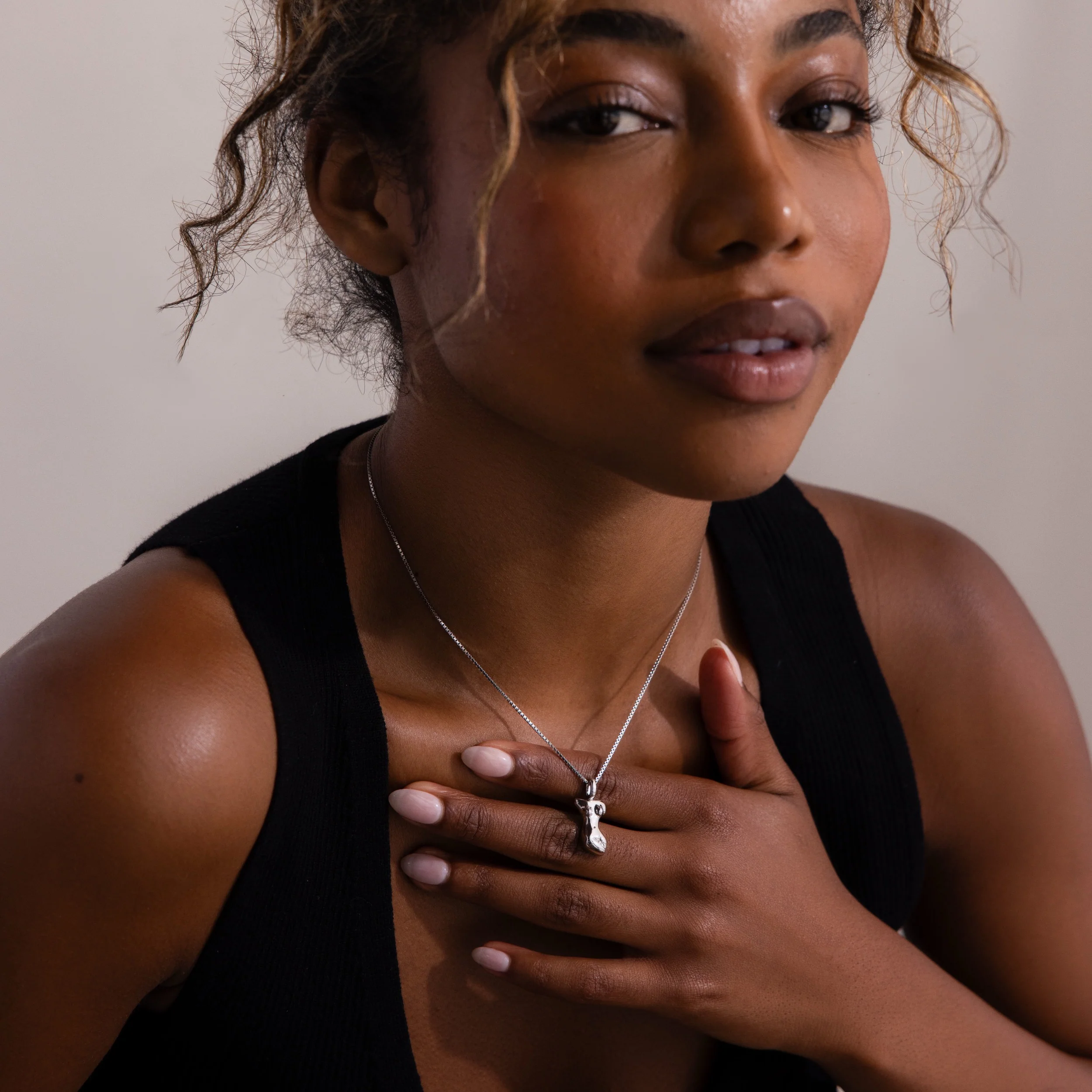 Kinn Body Necklace in Silver - Image 4