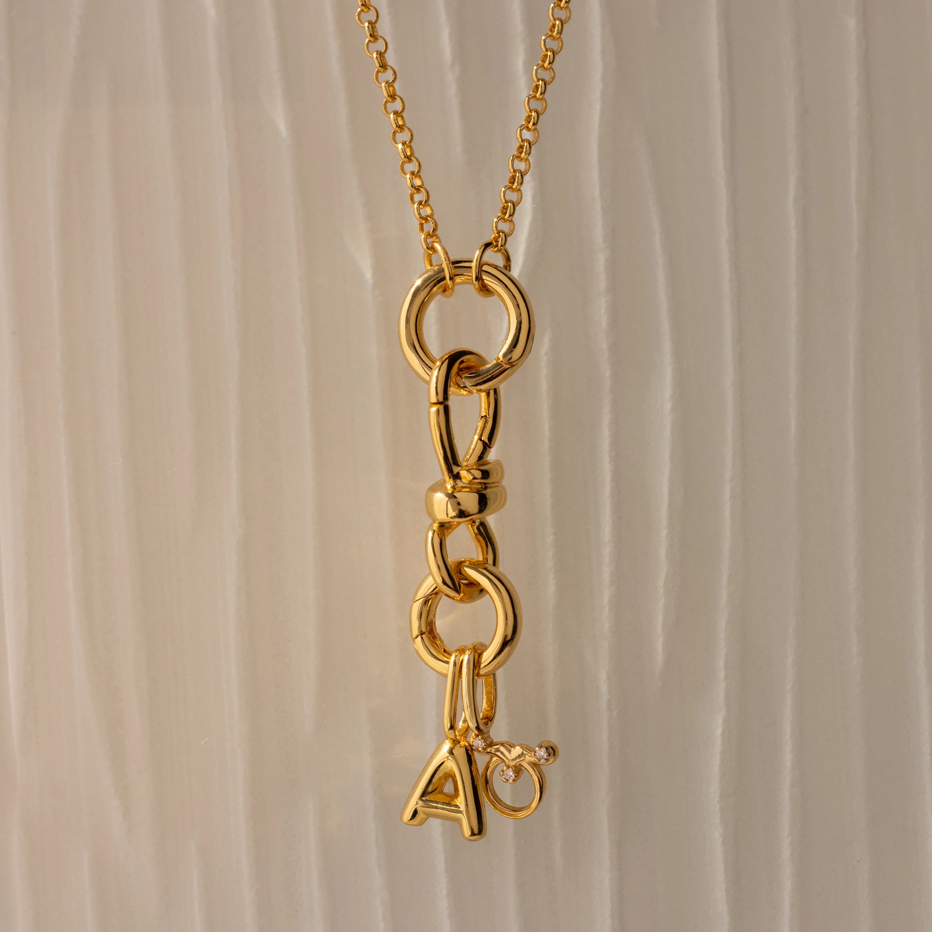 Knot Charm Clasp in 18K Gold - Image 3