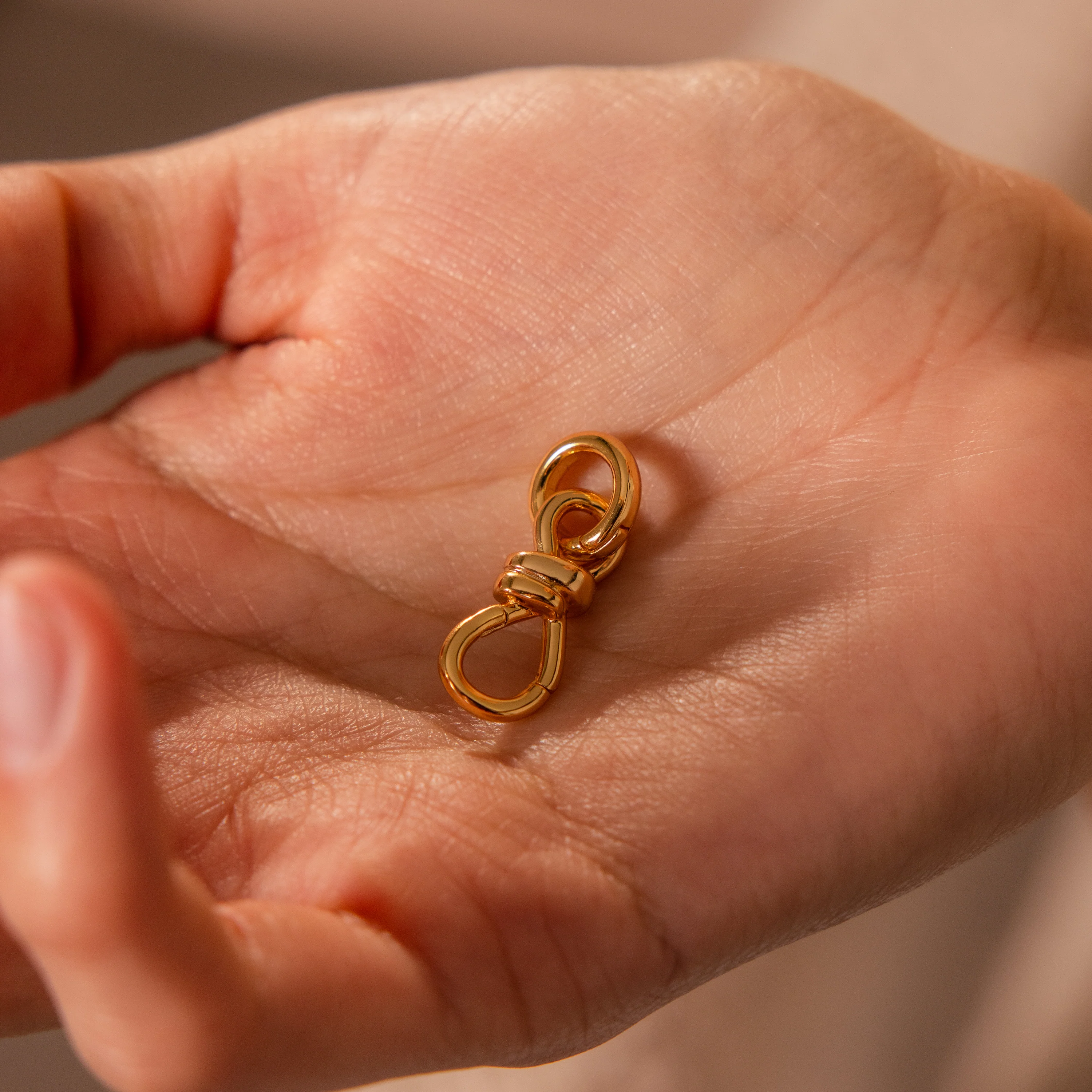 Knot Charm Clasp in 18K Gold - Image 4