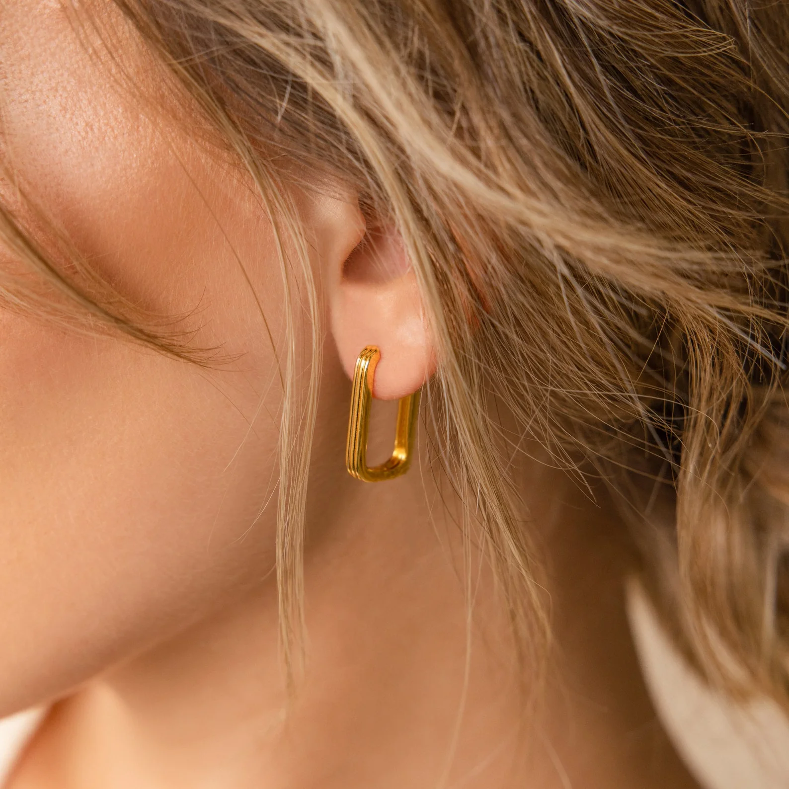 Large Ribbed Link Hoops - Image 9