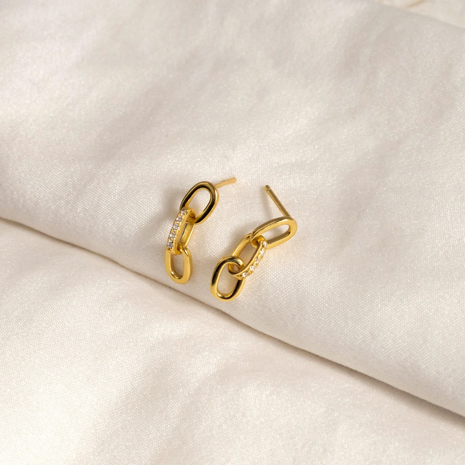 Amia Pave Link Earrings - Image 7