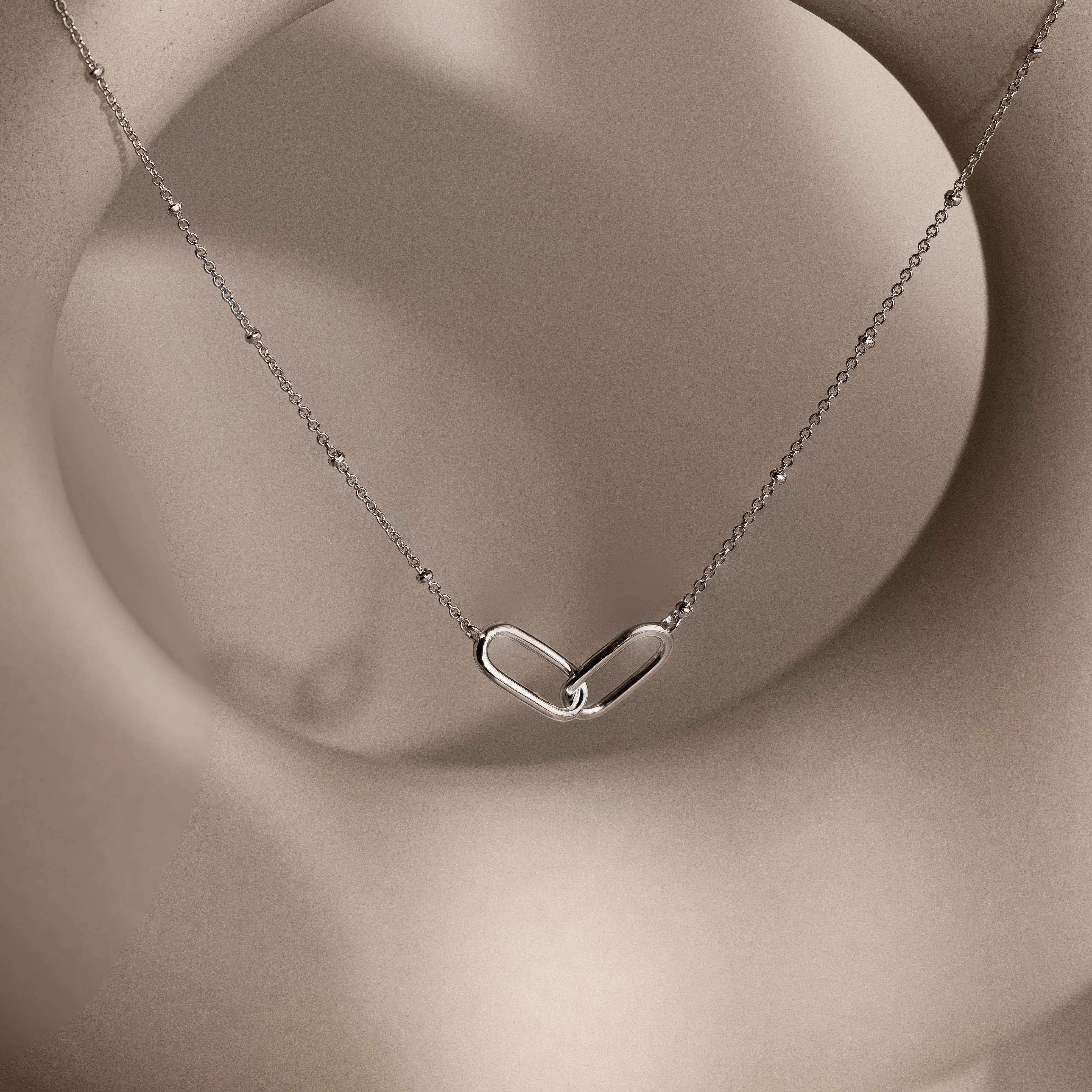 Linked Pendant Necklace in Silver