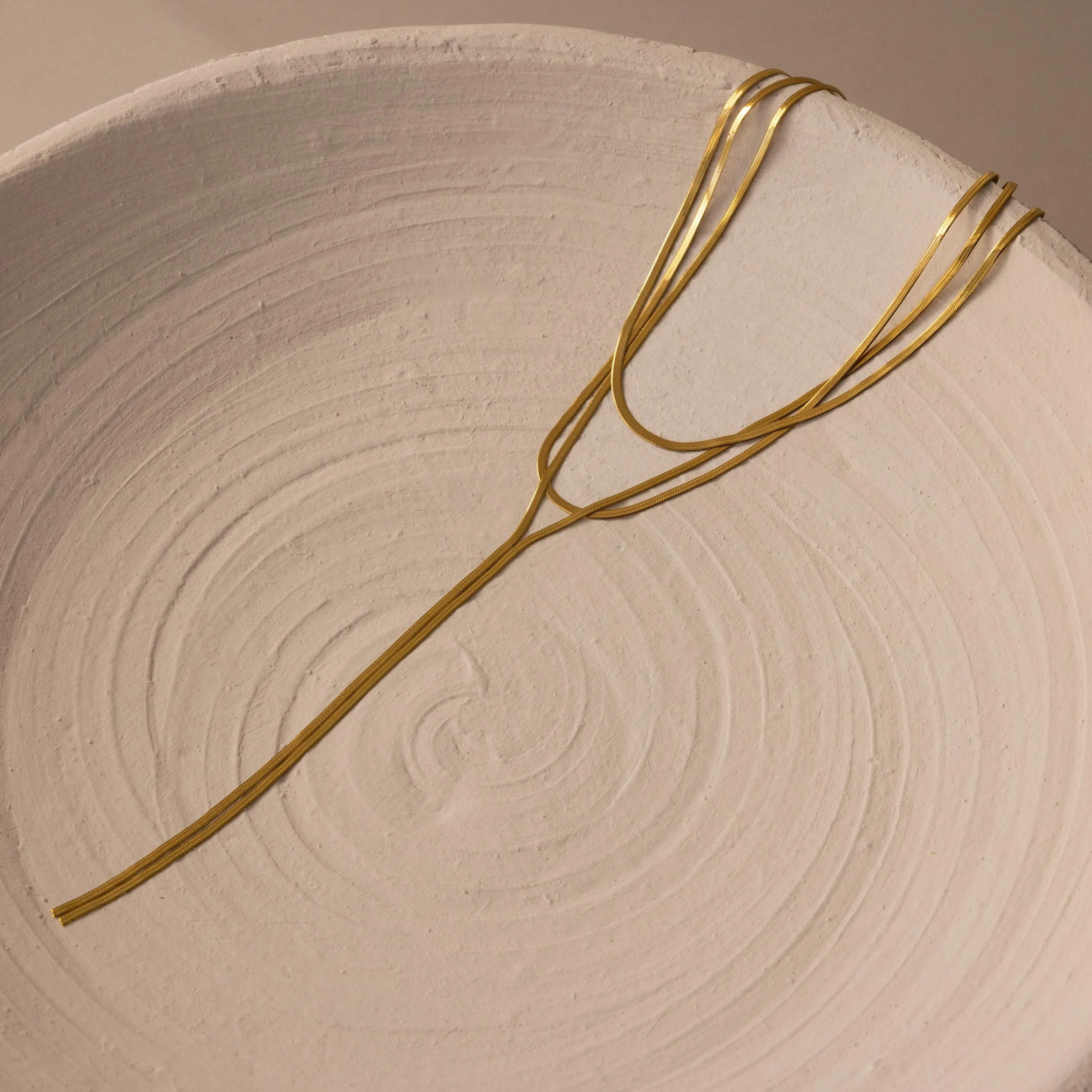 Long Y Herringbone Chain Necklace in 18K Gold - Image 2