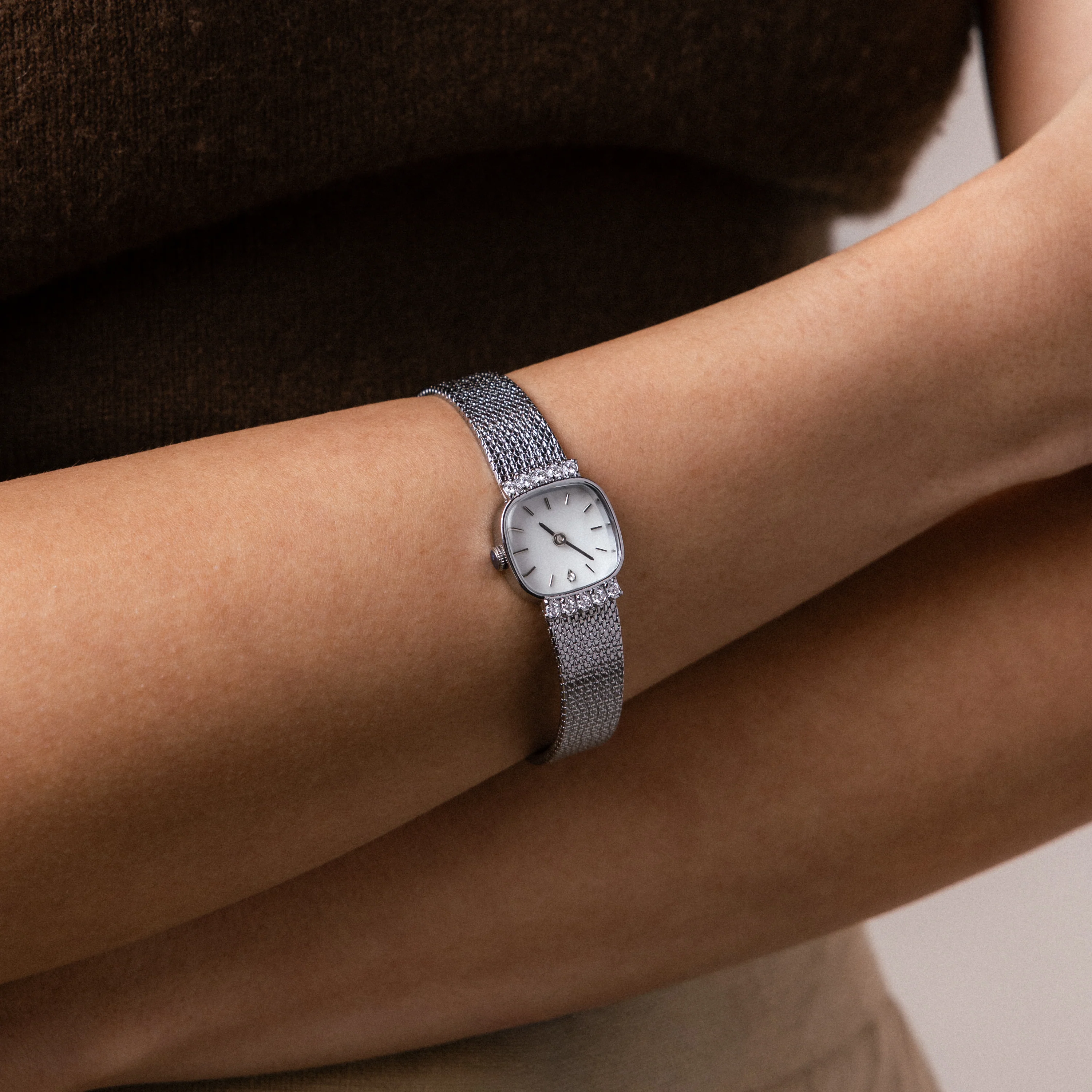 Luxe Square Timepiece - Image 5