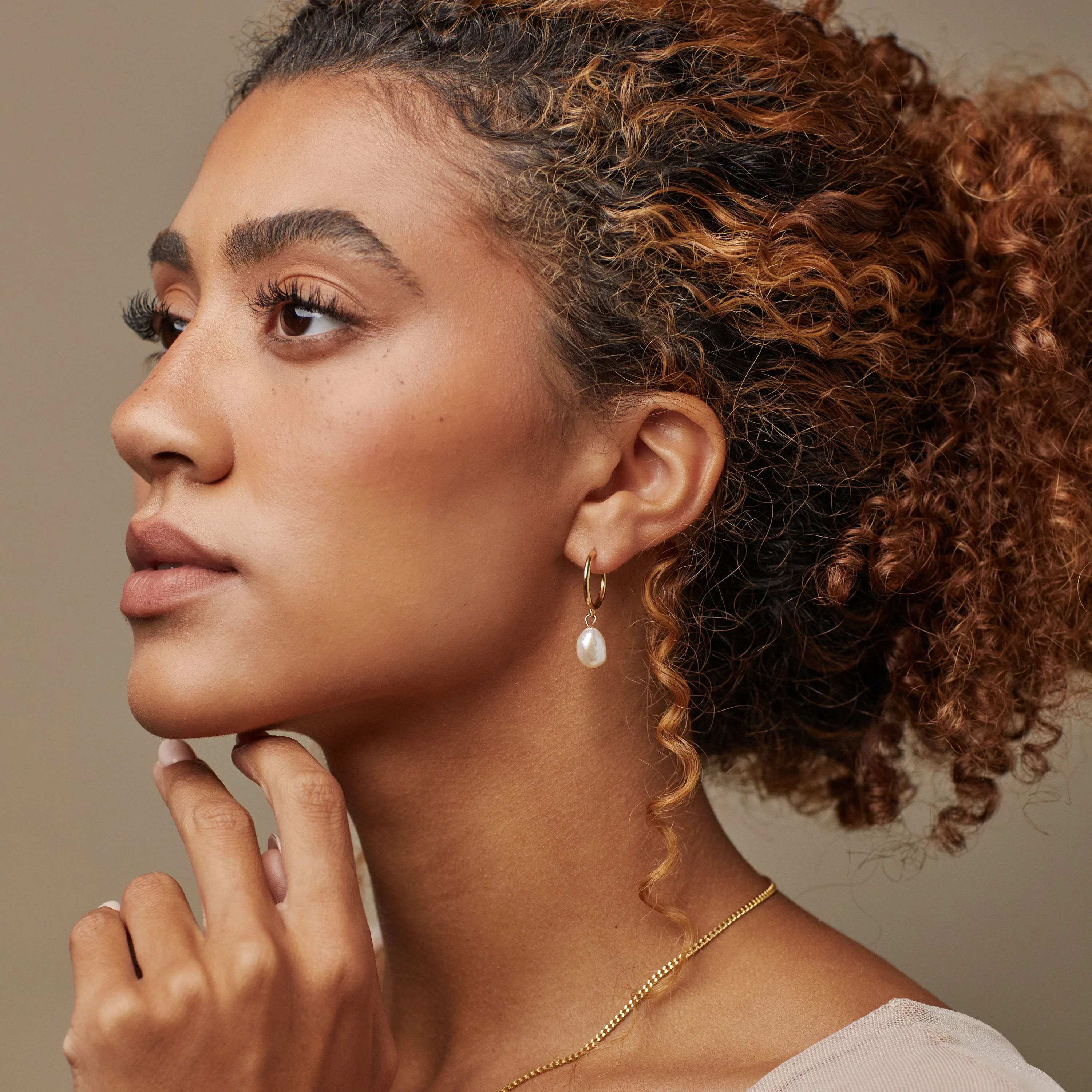 Margot Pearl Hoops in 18K Gold - Image 6