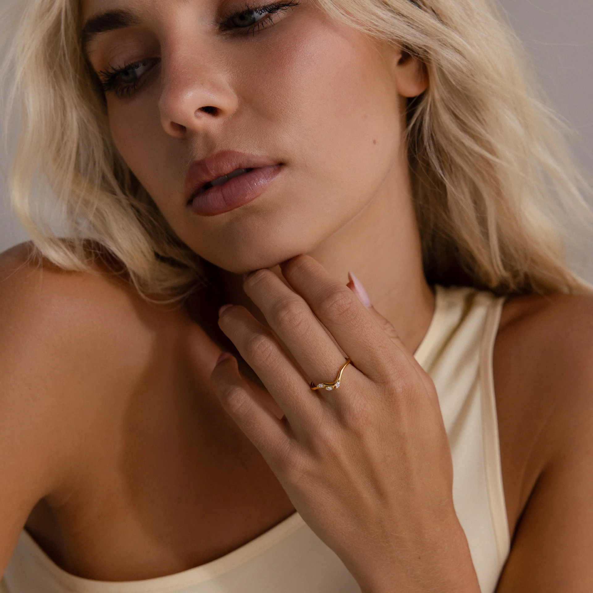 Marquise Diamond Curve Ring - Image 8