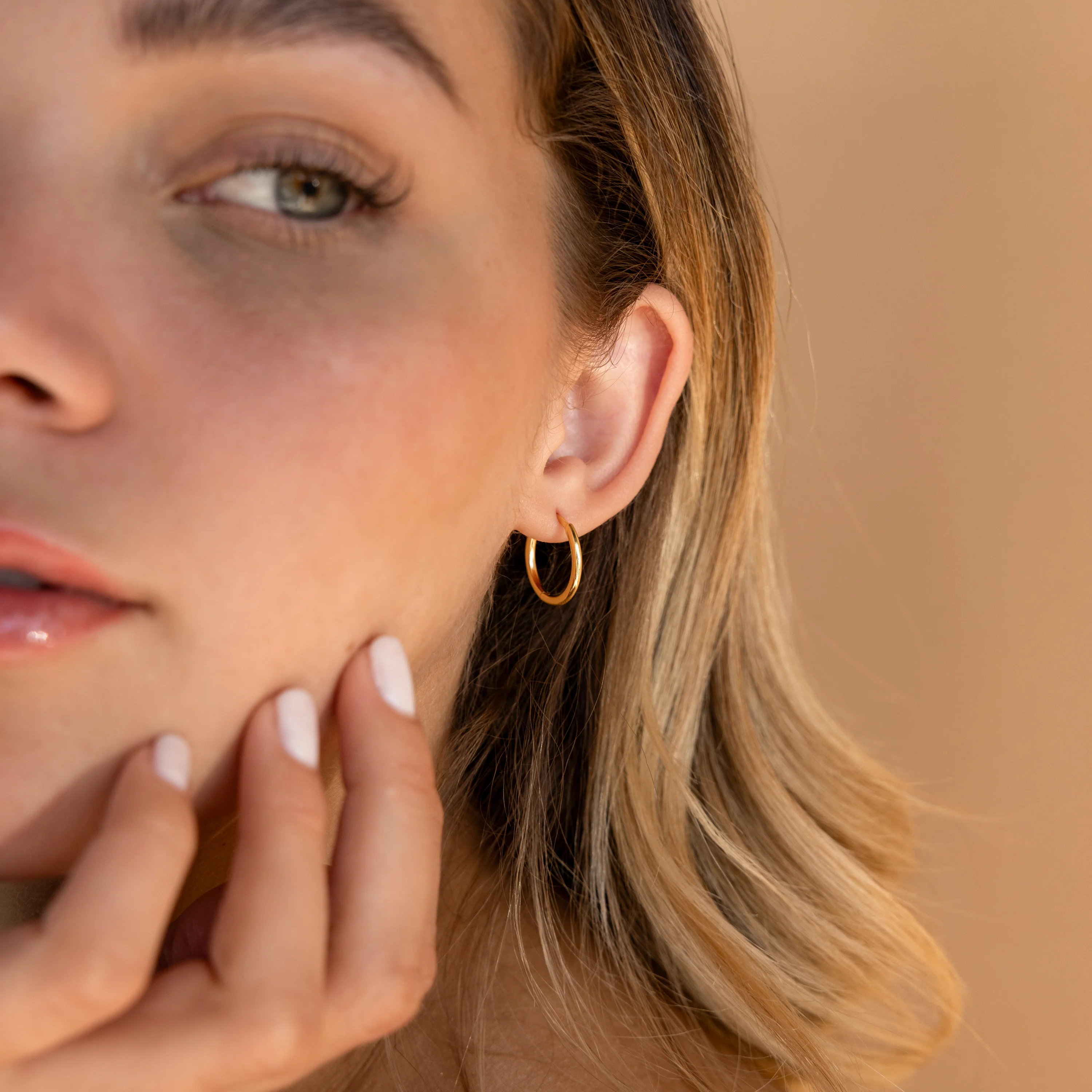 Medium Bold Hoops in 18K Gold - Image 4