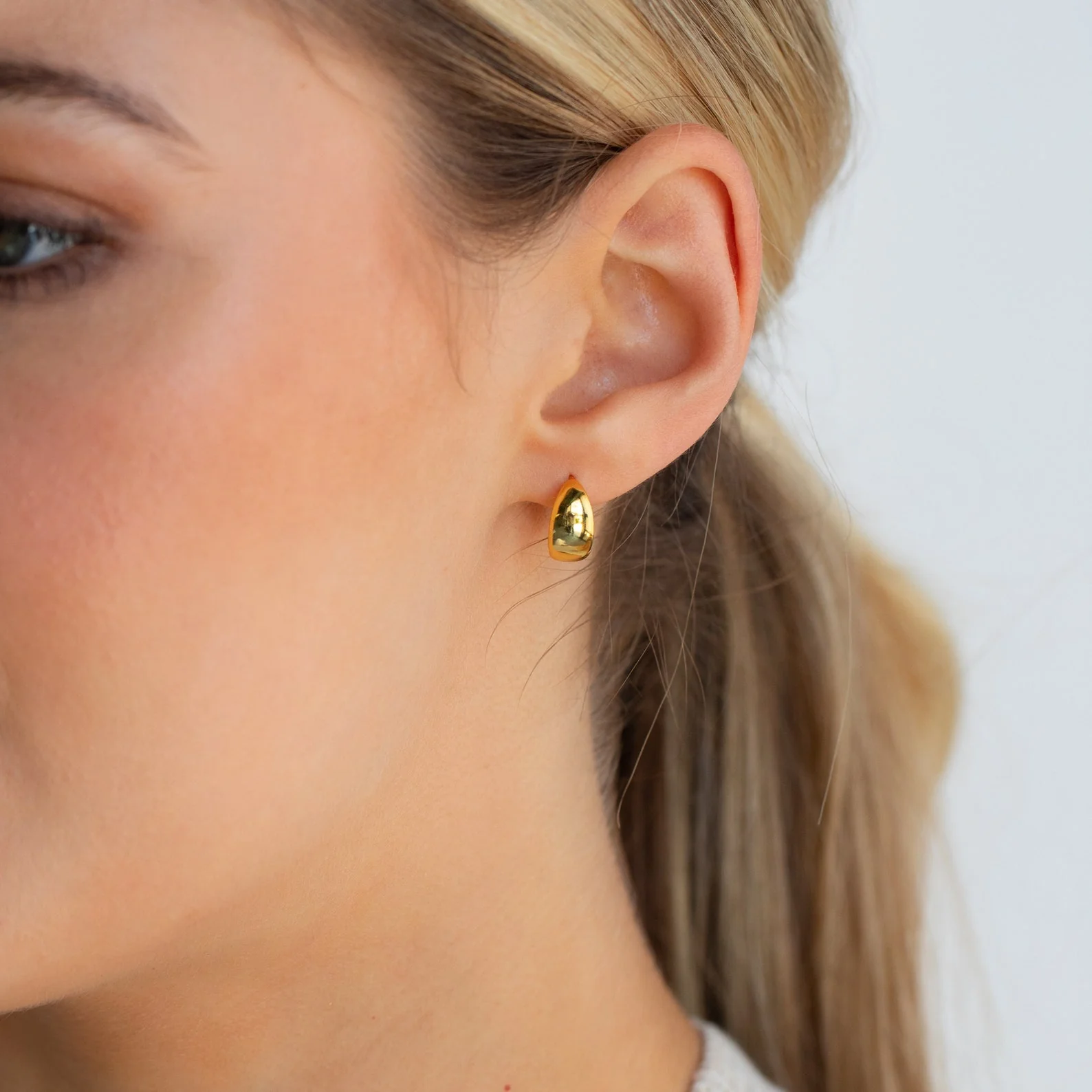 Olivia Hoops - Image 2
