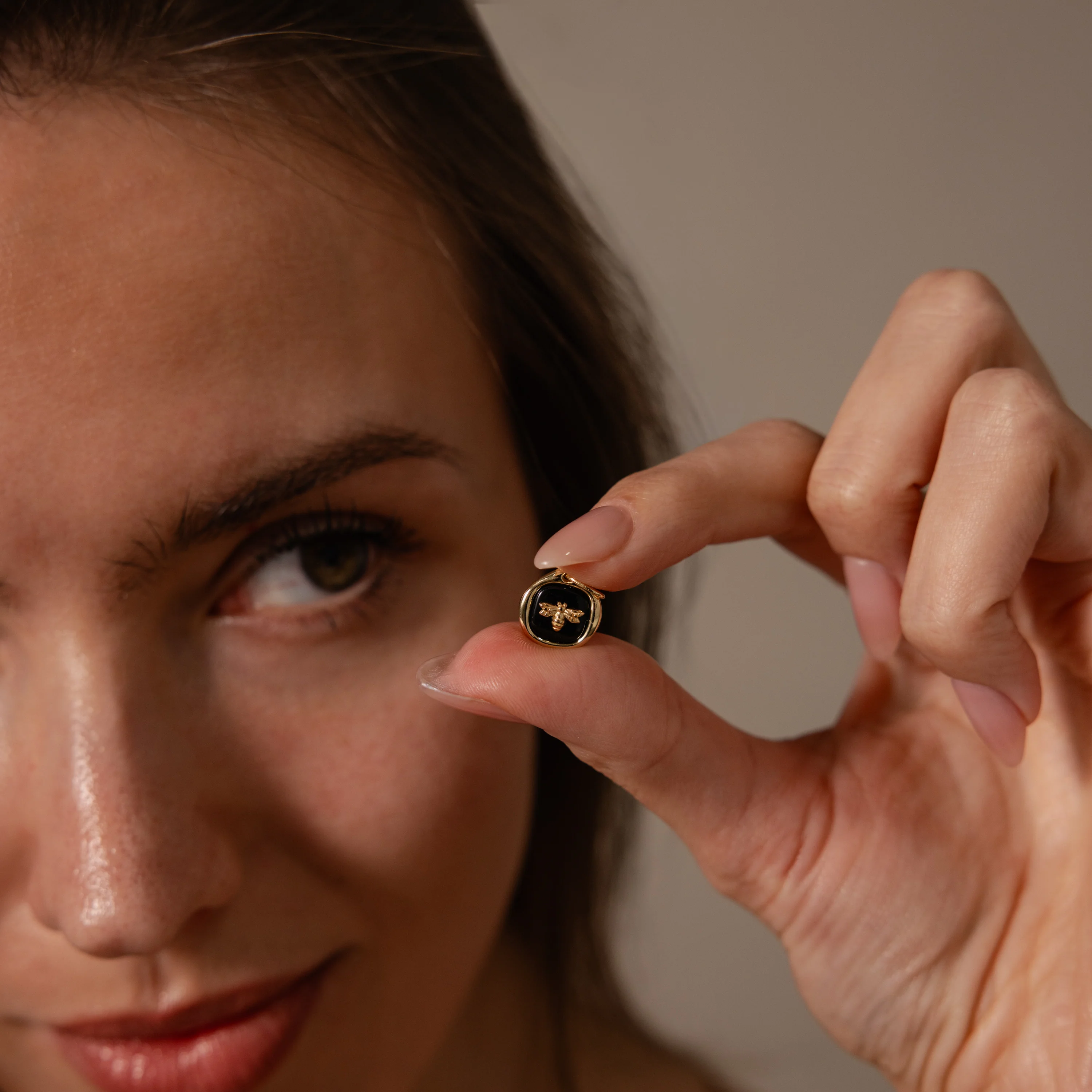 Onyx Honeybee Charm in 18K Gold - Image 4