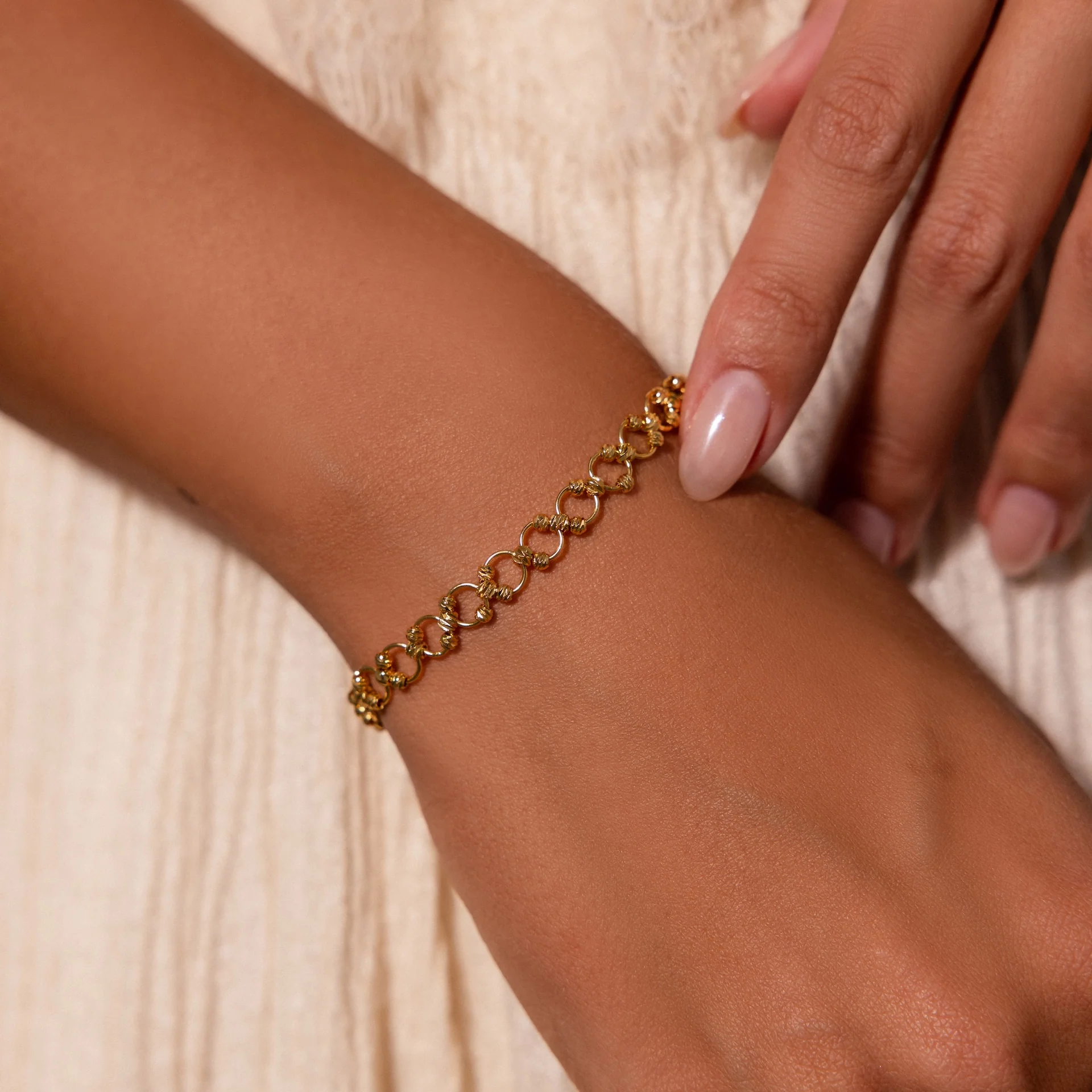 Orbit Chain Bracelet in 18K Gold - Image 2