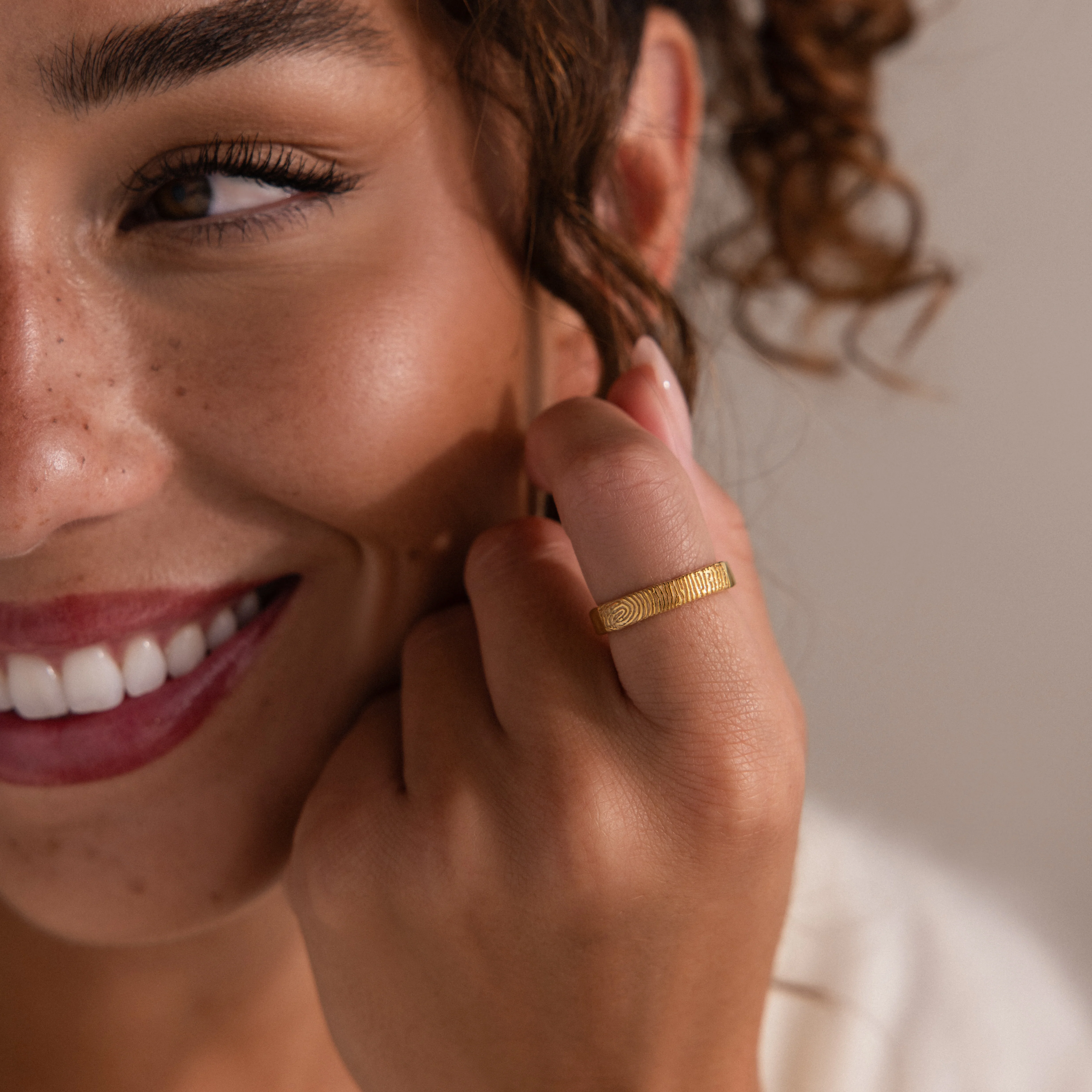 Organic Fingerprint Band in 18K Gold - Image 4