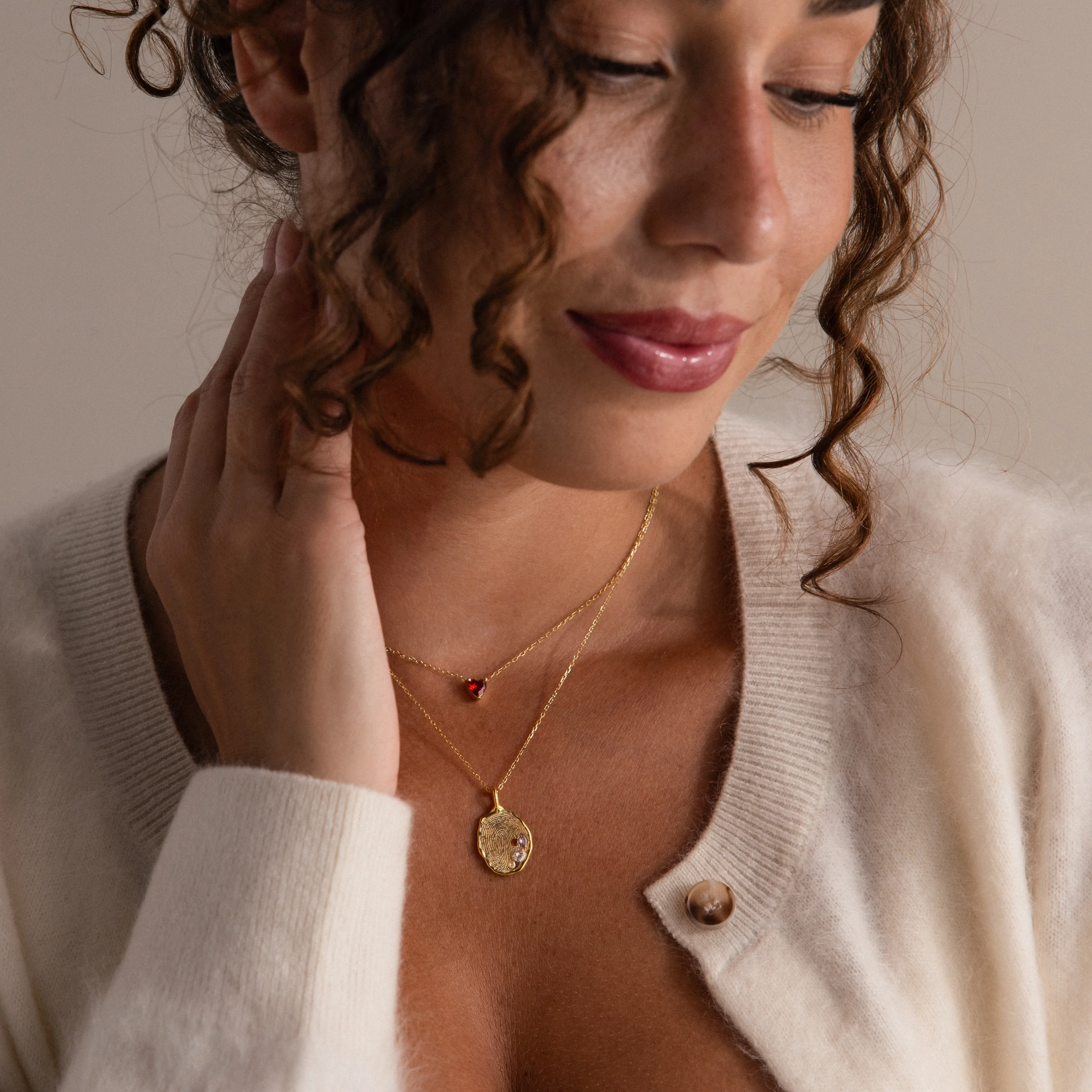 Organic Fingerprint Multi Birthstone Necklace in 18K Gold - Image 4
