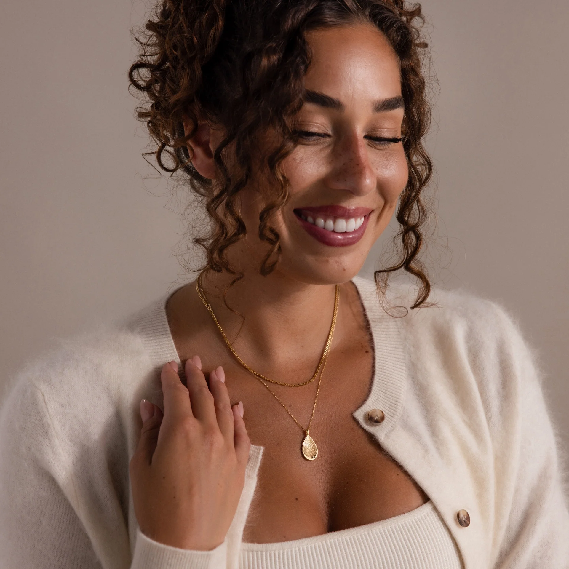 Organic Fingerprint Teardrop Necklace in 18K Gold - Image 6