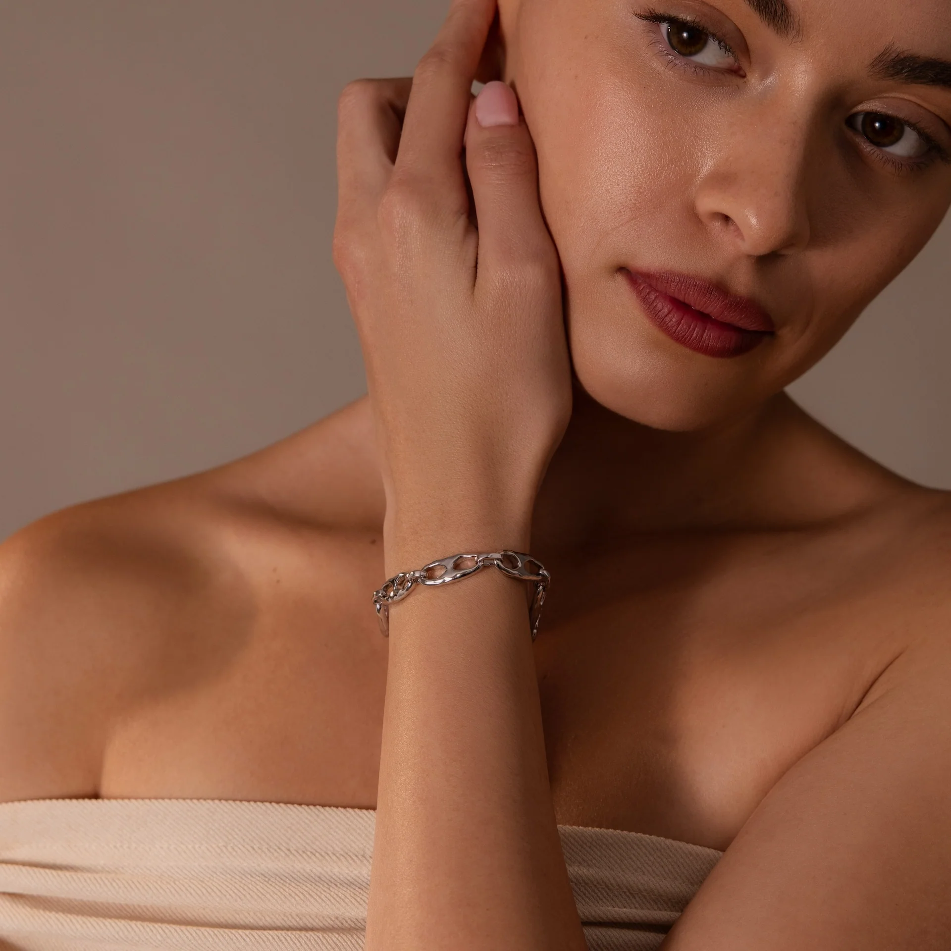 Organic Mariner Chain Bracelet in Silver - Image 6