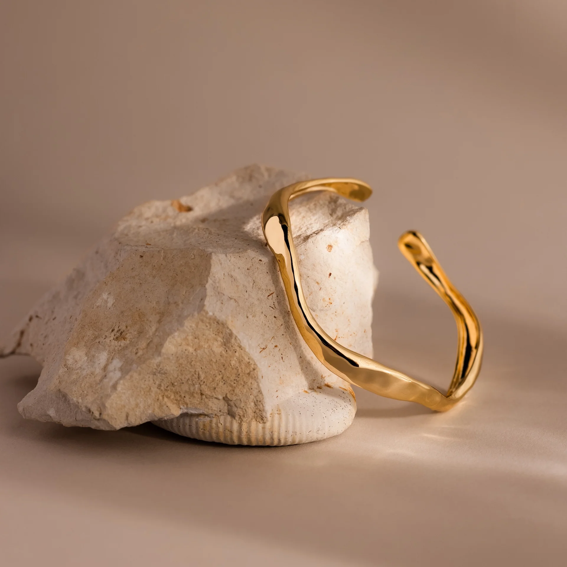Organic Wavy Cuff Bracelet in 18K Gold - Image 3