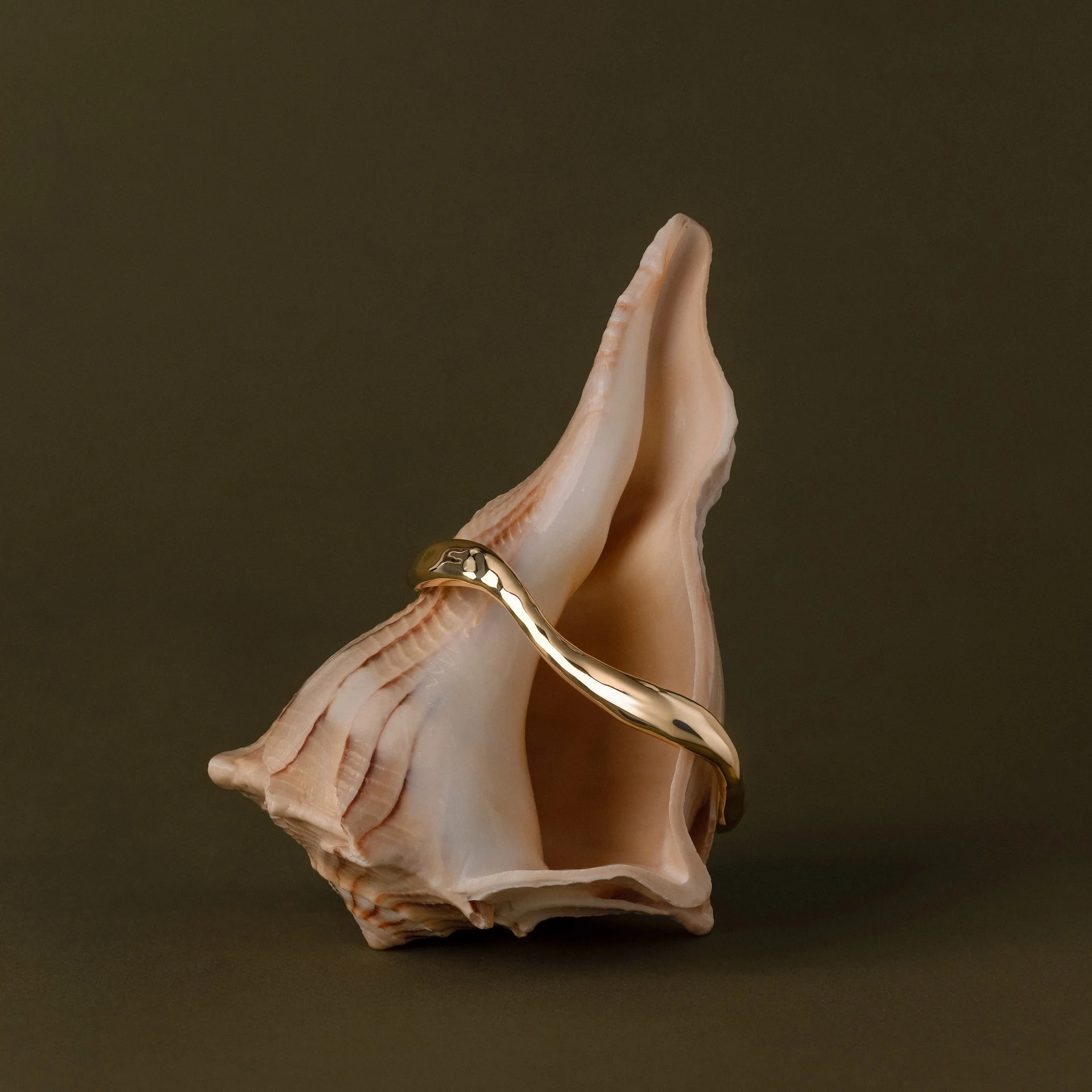 Organic Wavy Cuff Bracelet in 18K Gold - Image 7