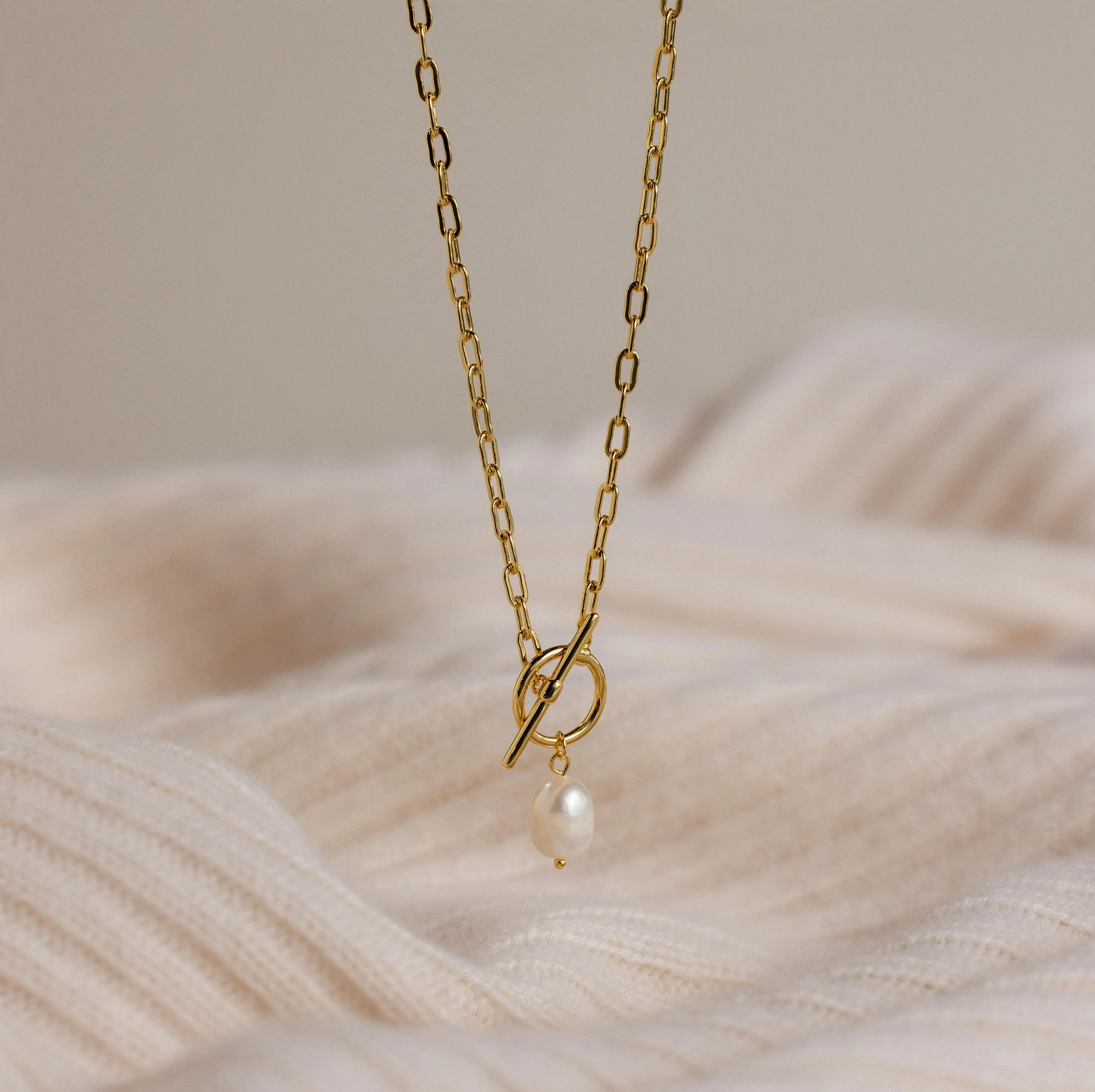 Paperclip Pearl Toggle Necklace - Image 2