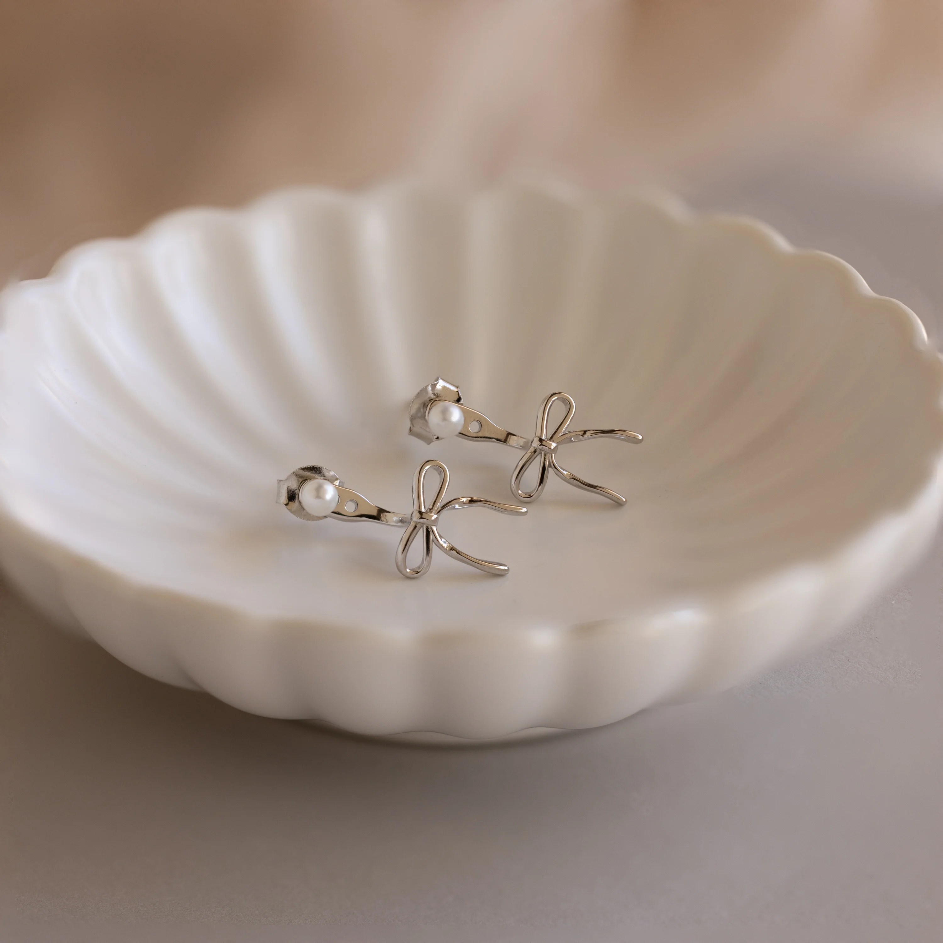 Pearl & Bow Ear Jackets in Silver - Image 3
