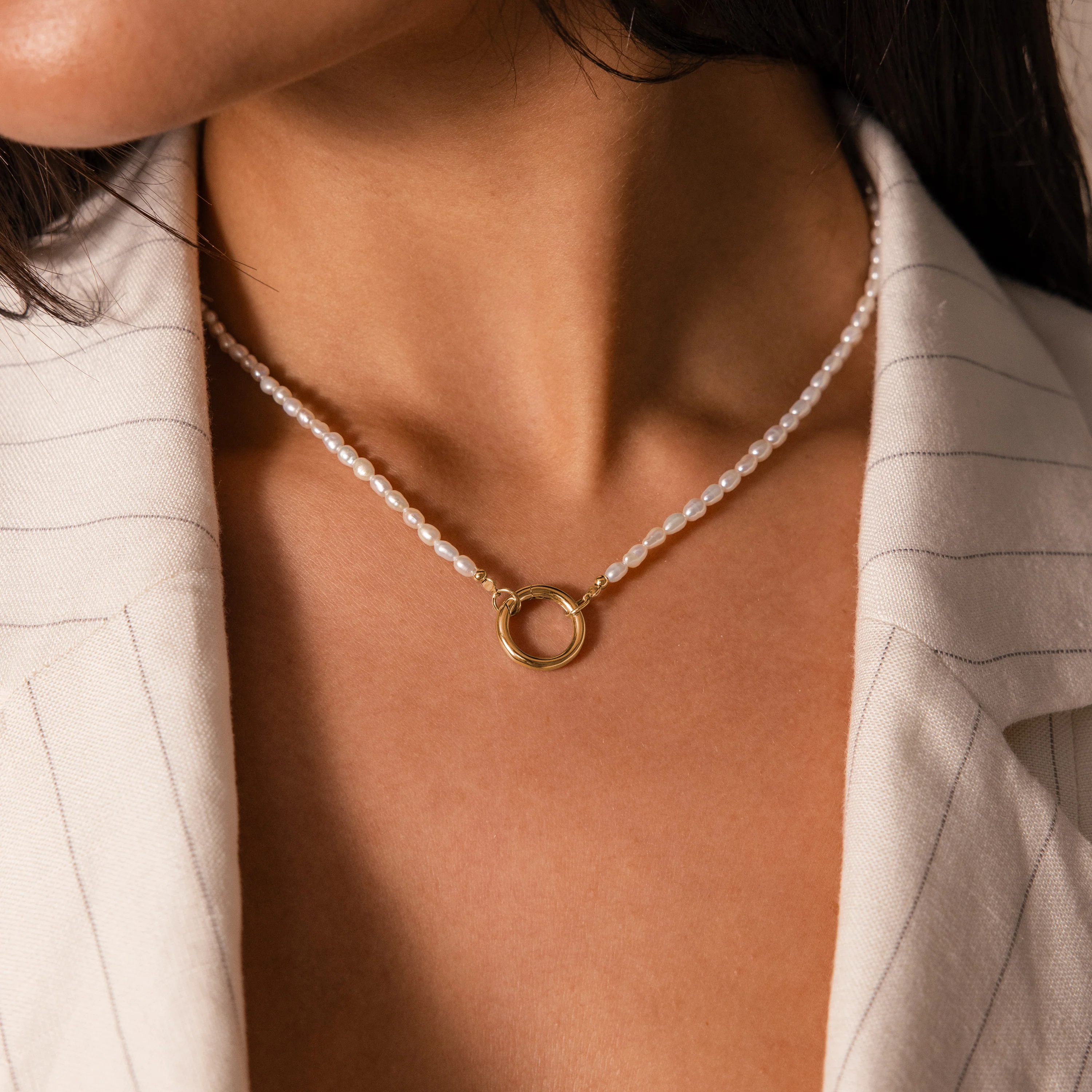 Pearl Chain Clasp Necklace in 18K Gold - Image 2