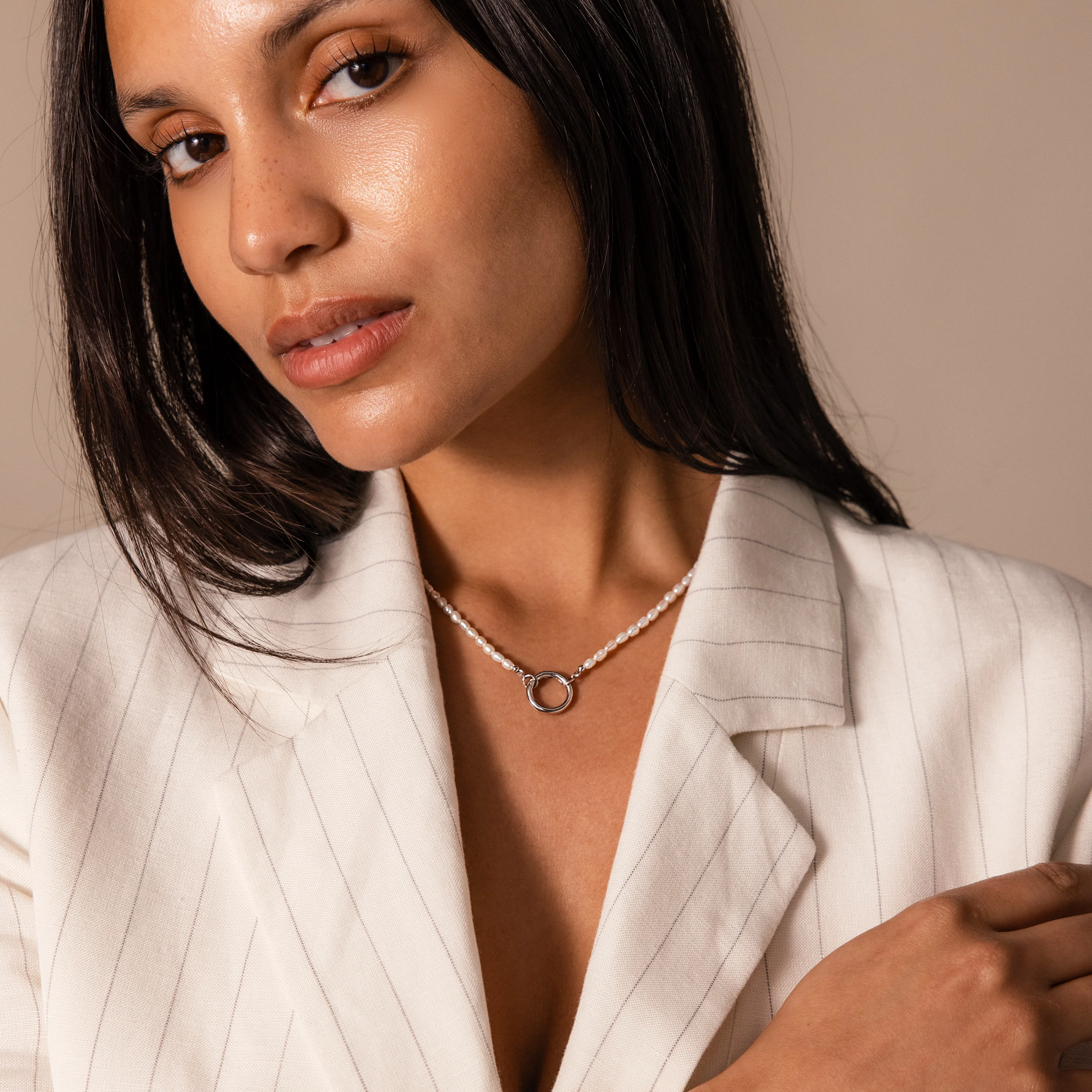 Pearl Chain Clasp Necklace in Silver - Image 6