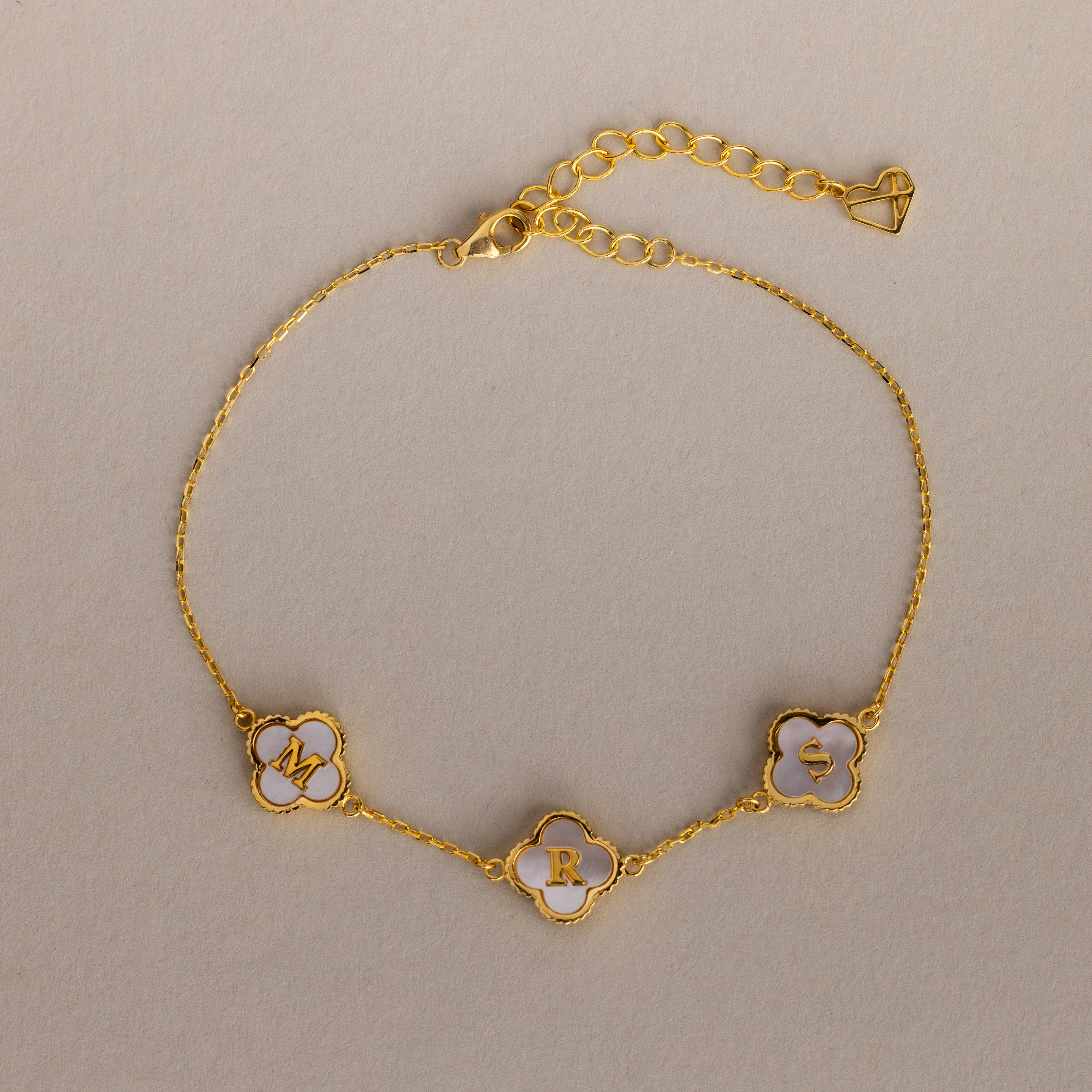 Pearl Clover Letter Bracelet in 18K Gold - Image 3